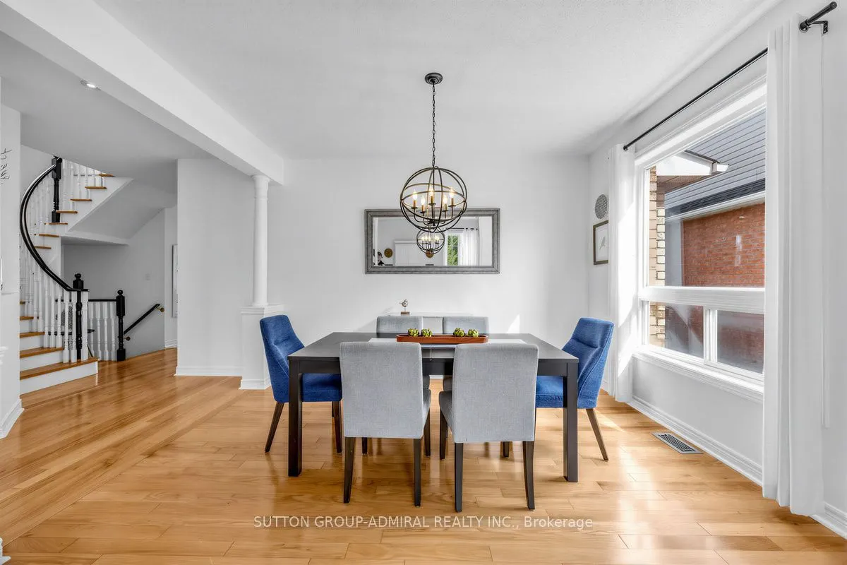12 Sherrington Drive W