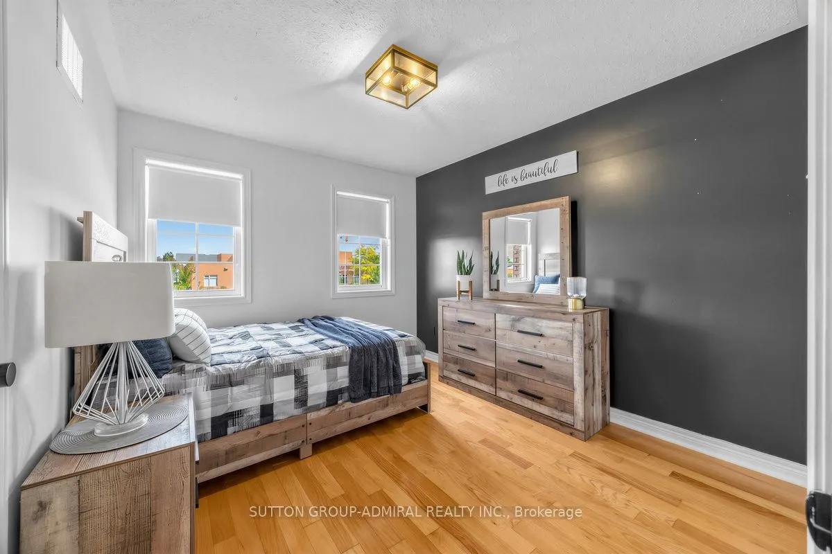 12 Sherrington Drive W