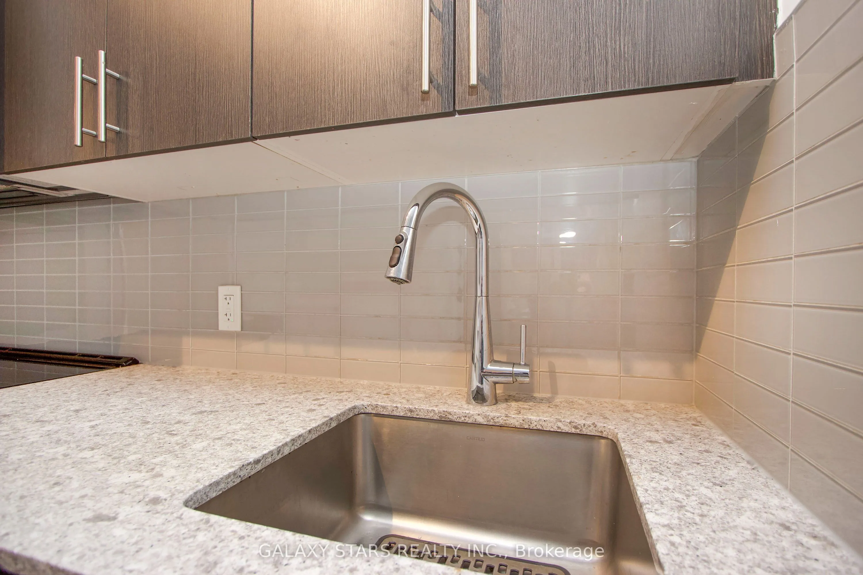 2550 Simcoe Street N #318