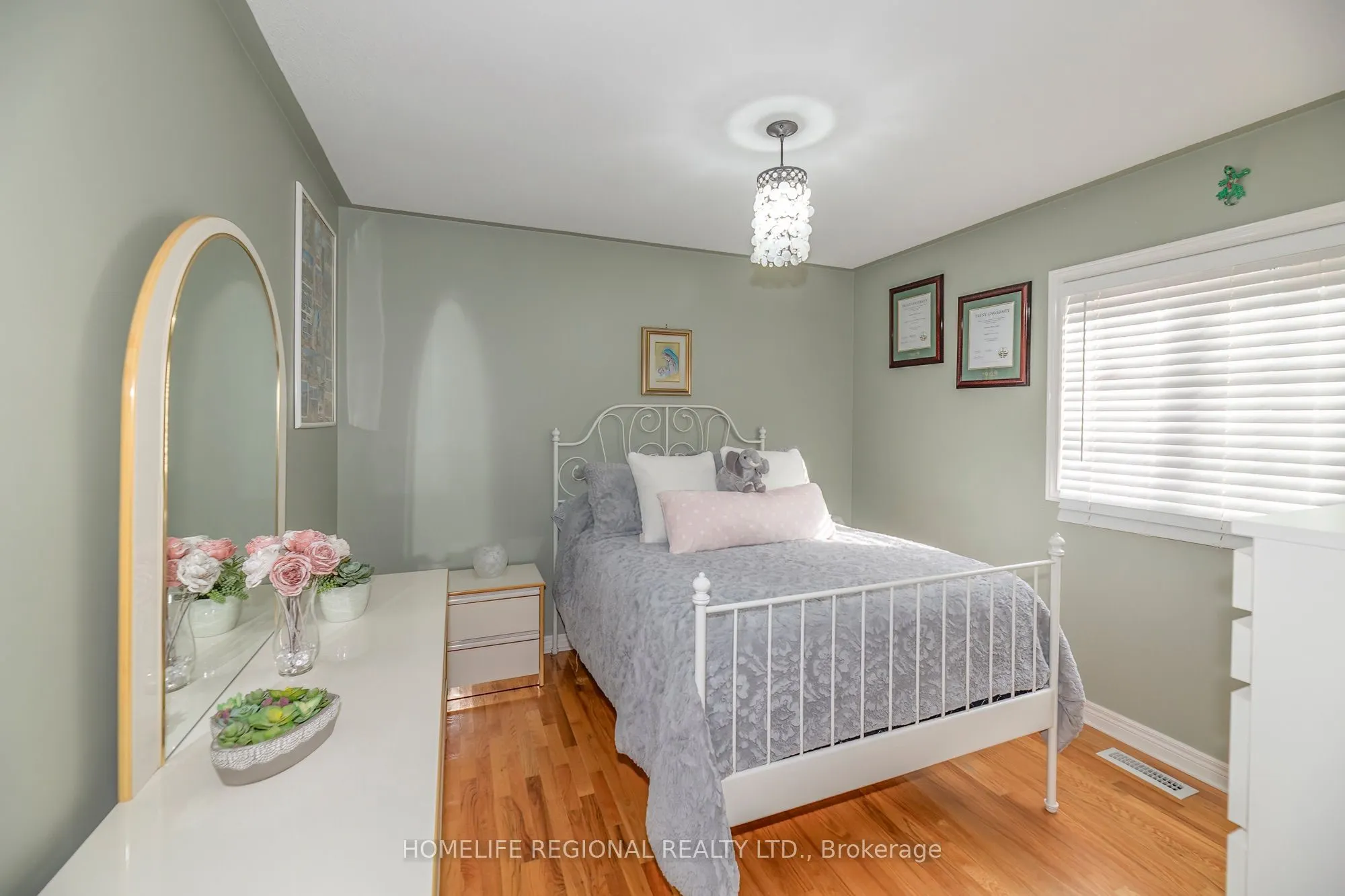 40 Arnold Crescent