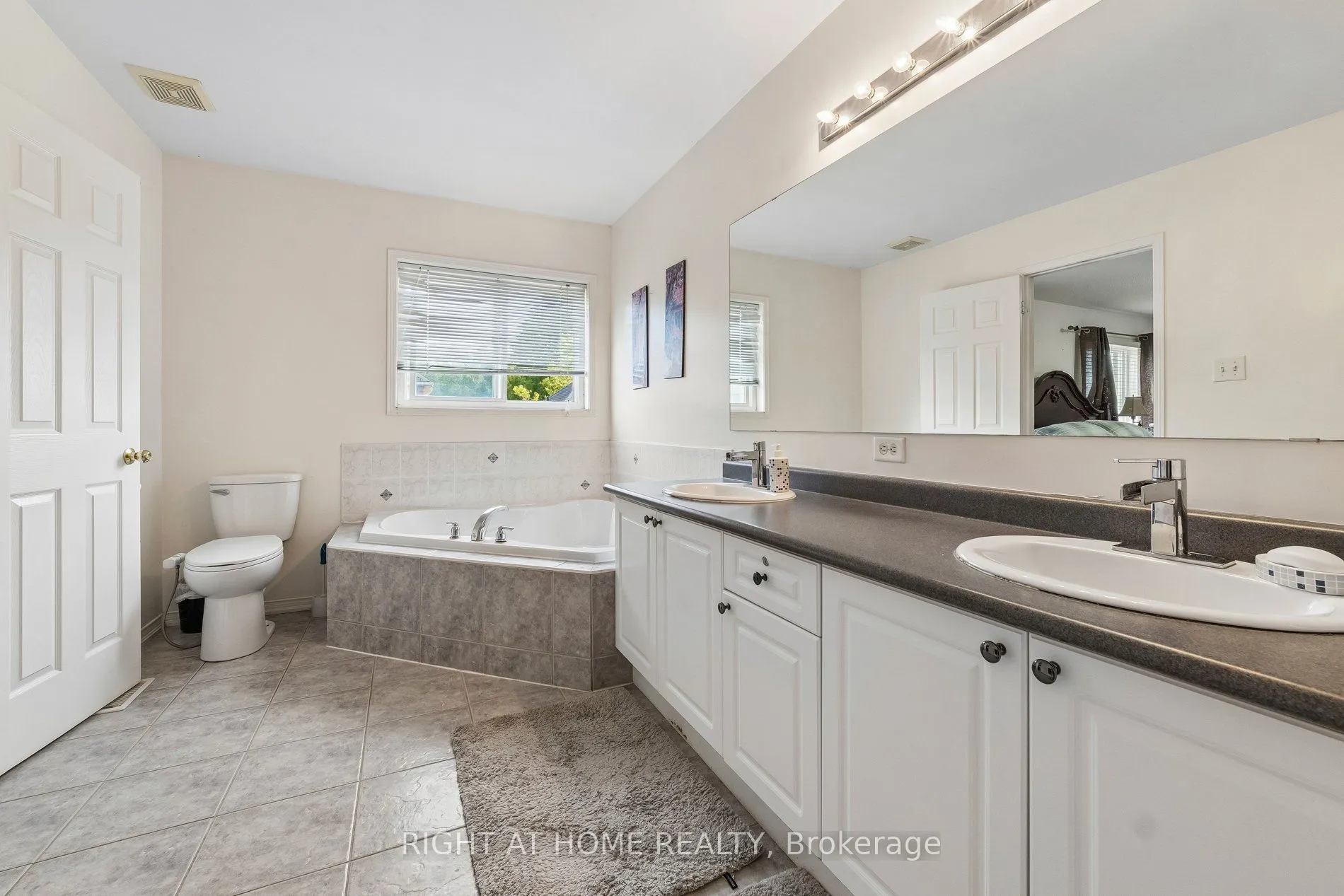 13 Weston Crescent