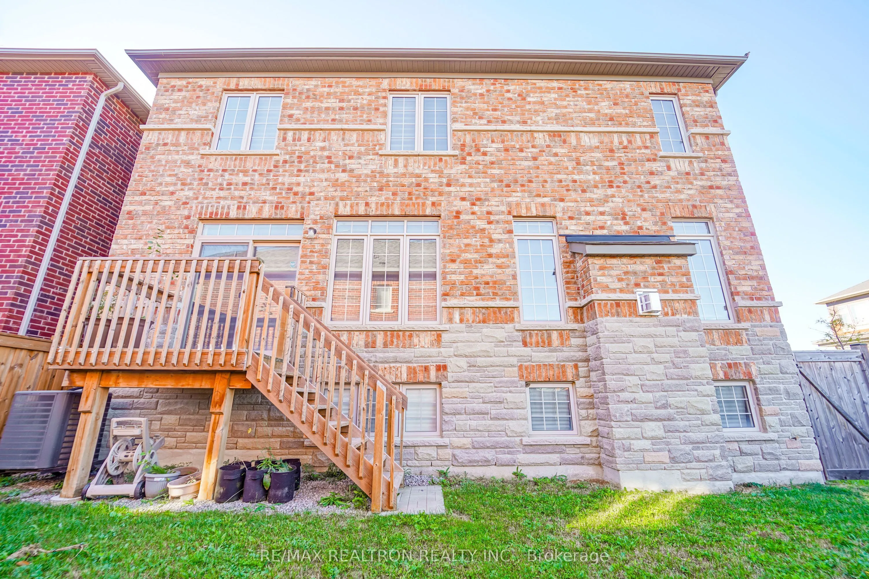 2431 Hibiscus Drive