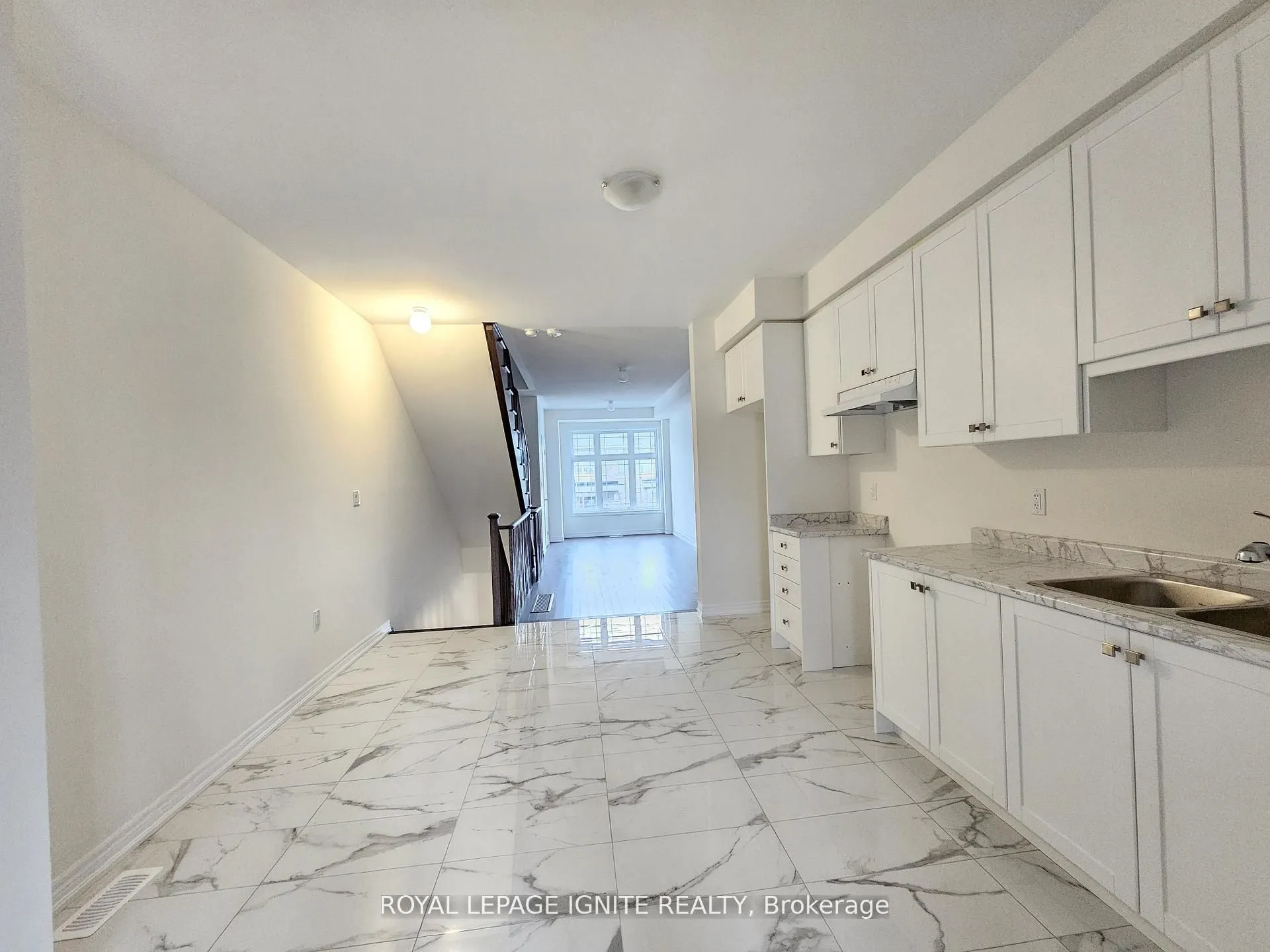 919 Crowsnest Hollow