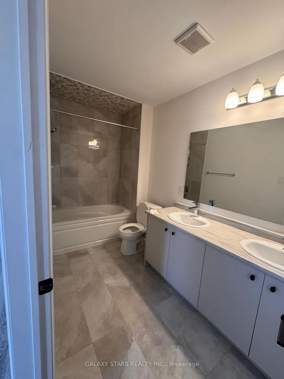 50 Ambereen Place