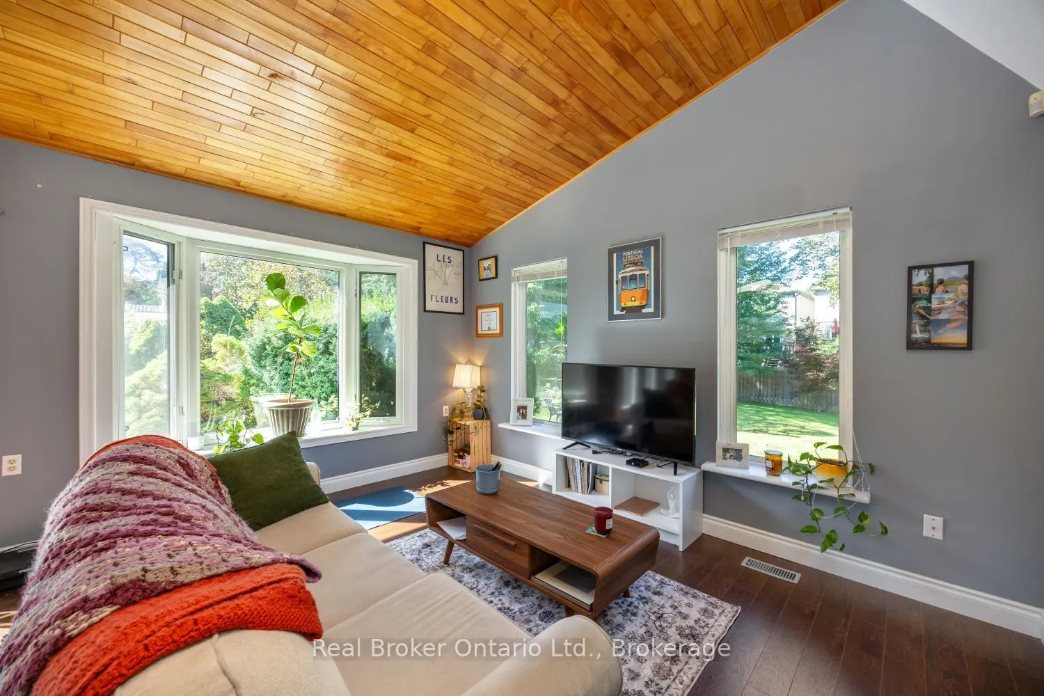 18 Concession Street W