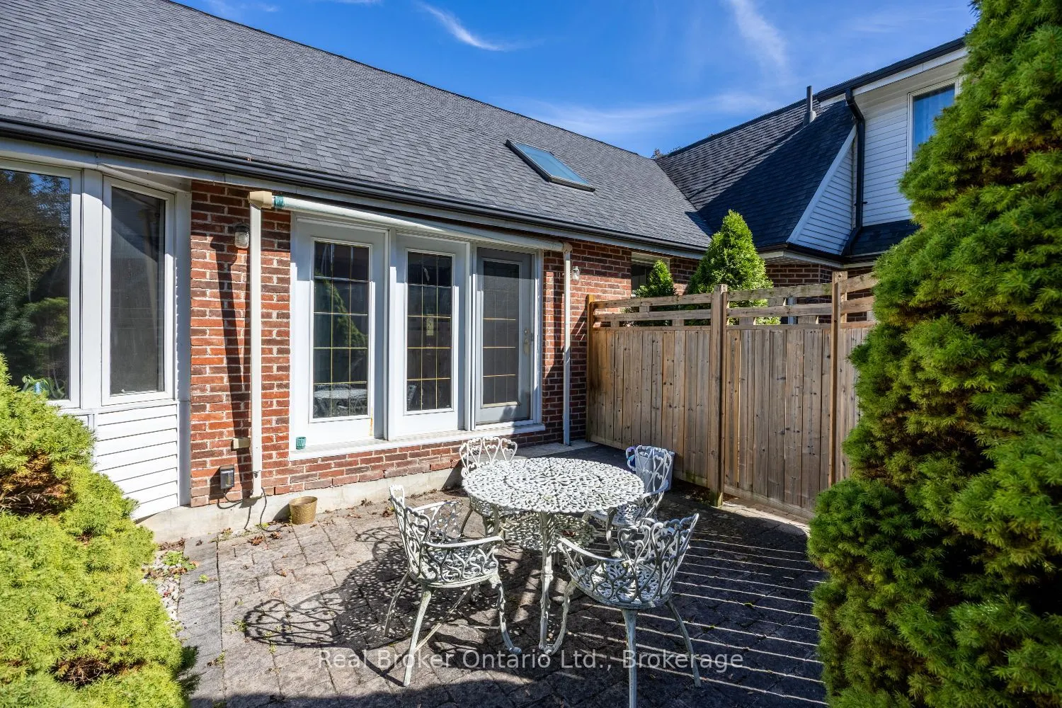 18 Concession Street W