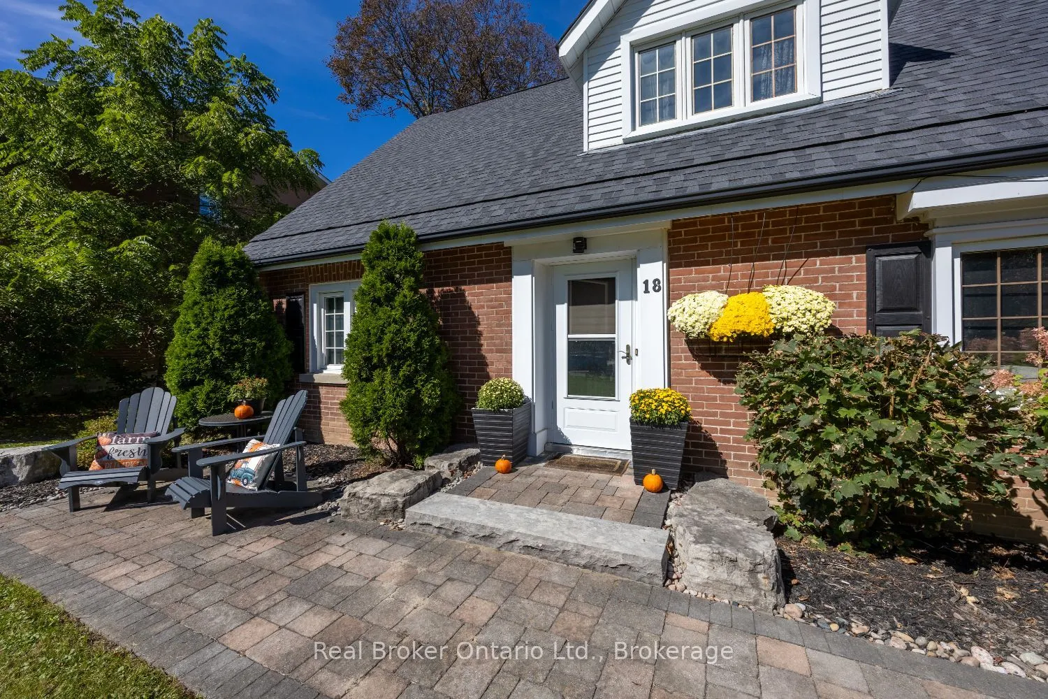 18 Concession Street W