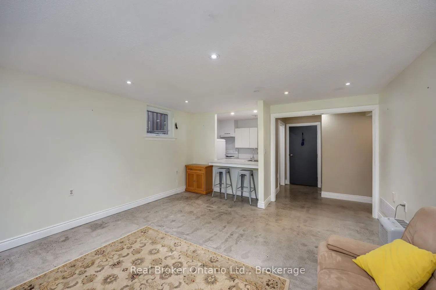 18 Concession Street W