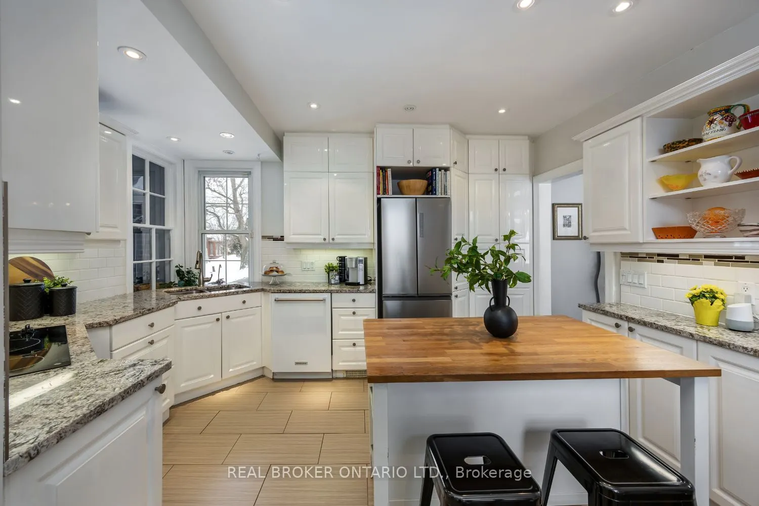 18 Concession Street W