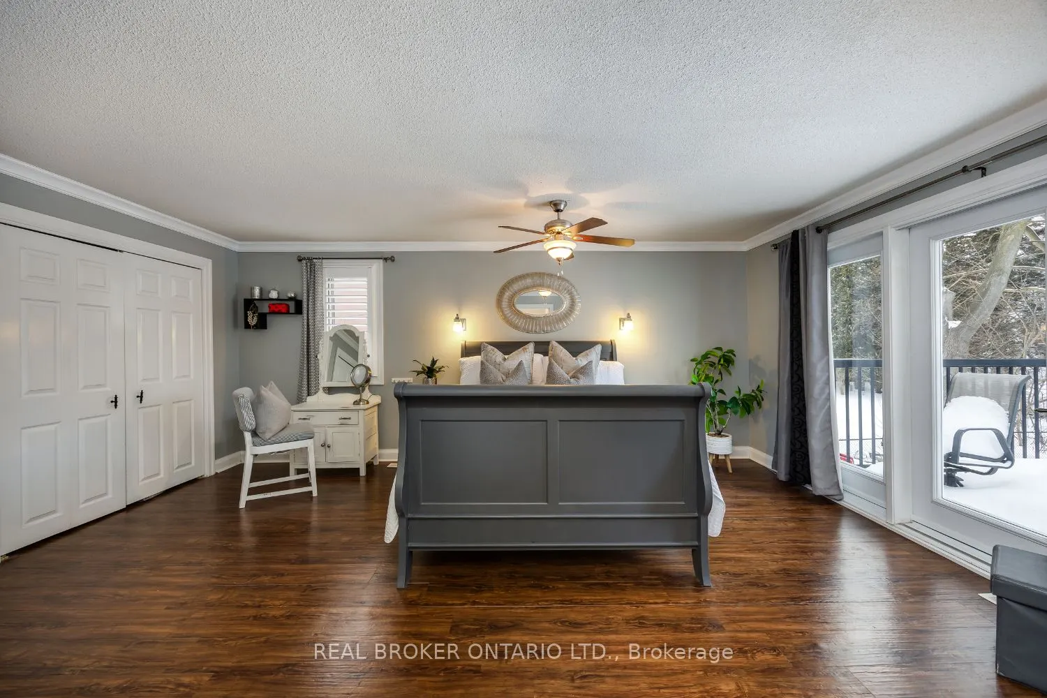 18 Concession Street W