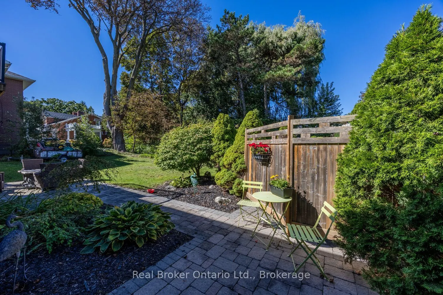 18 Concession Street W