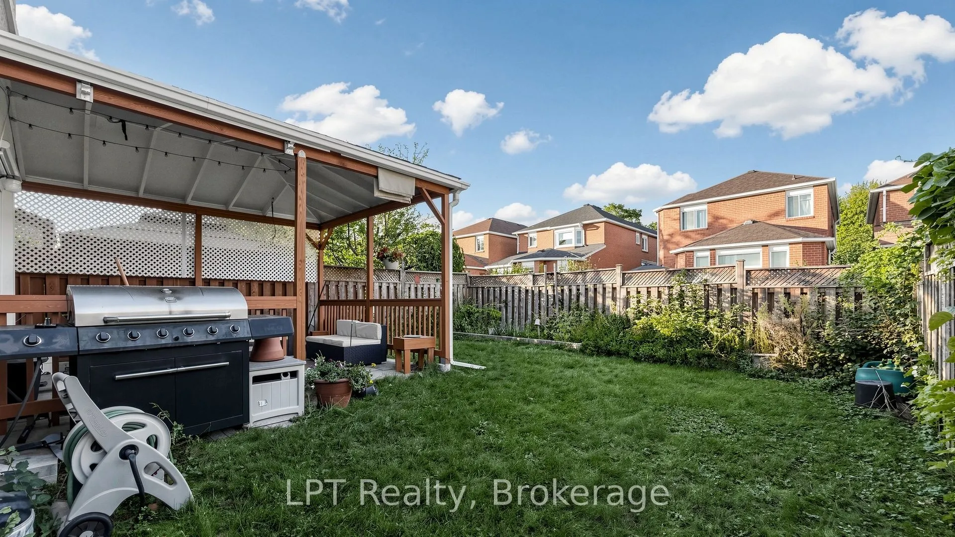 18 Tawn Crescent S