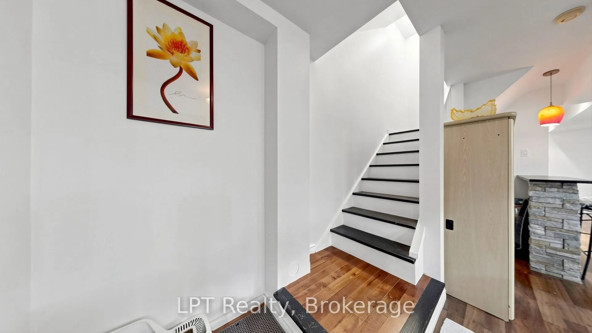 18 Tawn Crescent S