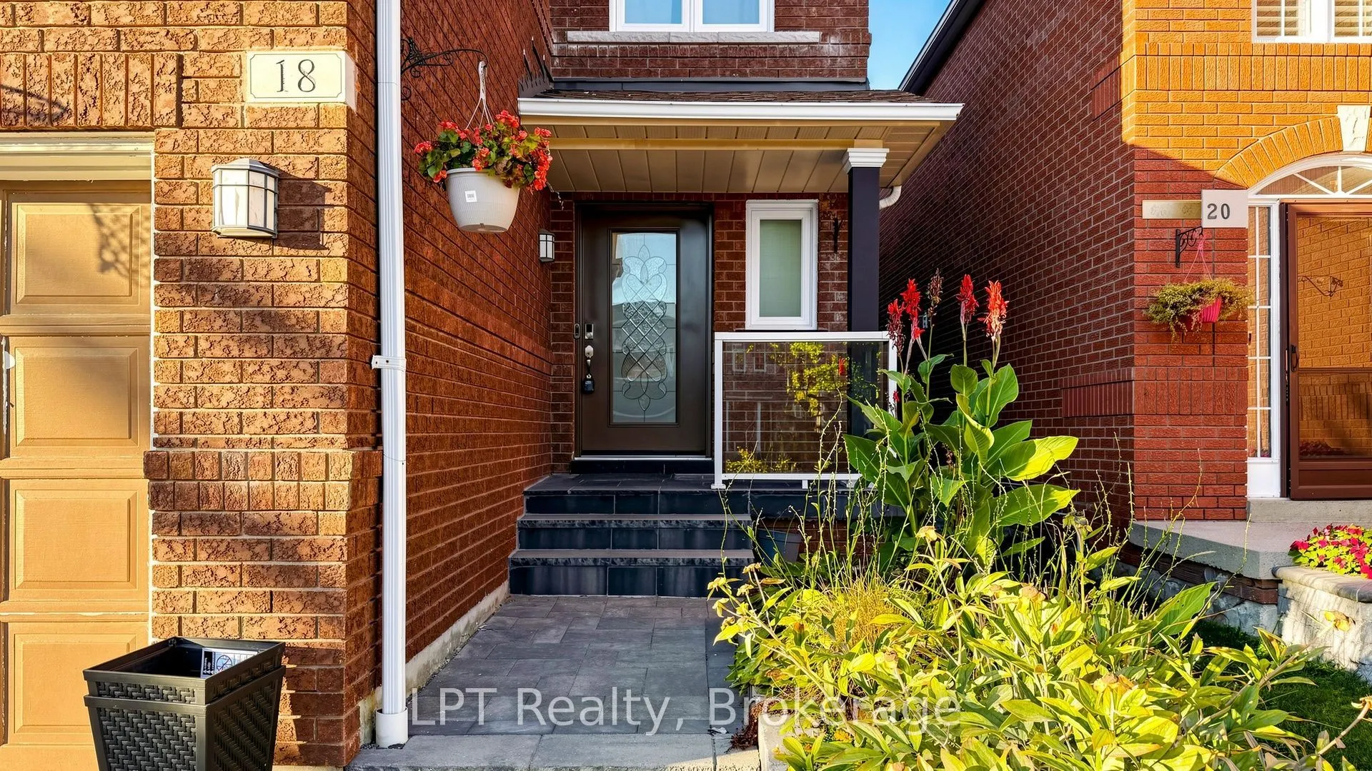 18 Tawn Crescent S