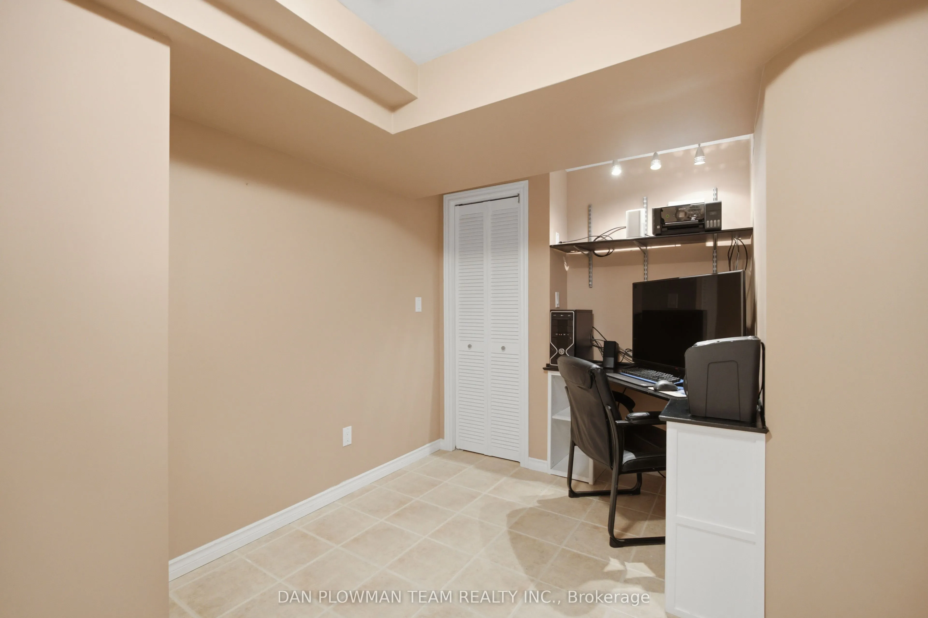 6 Saddlebrook Court