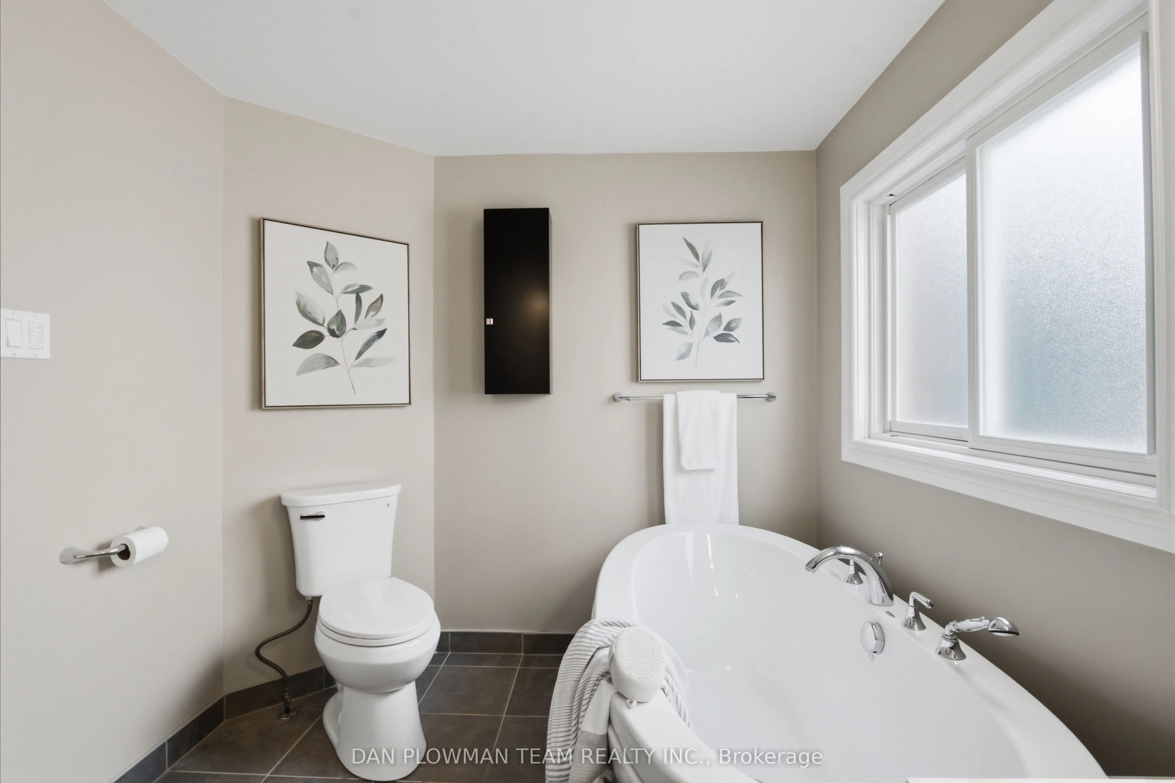 6 Saddlebrook Court
