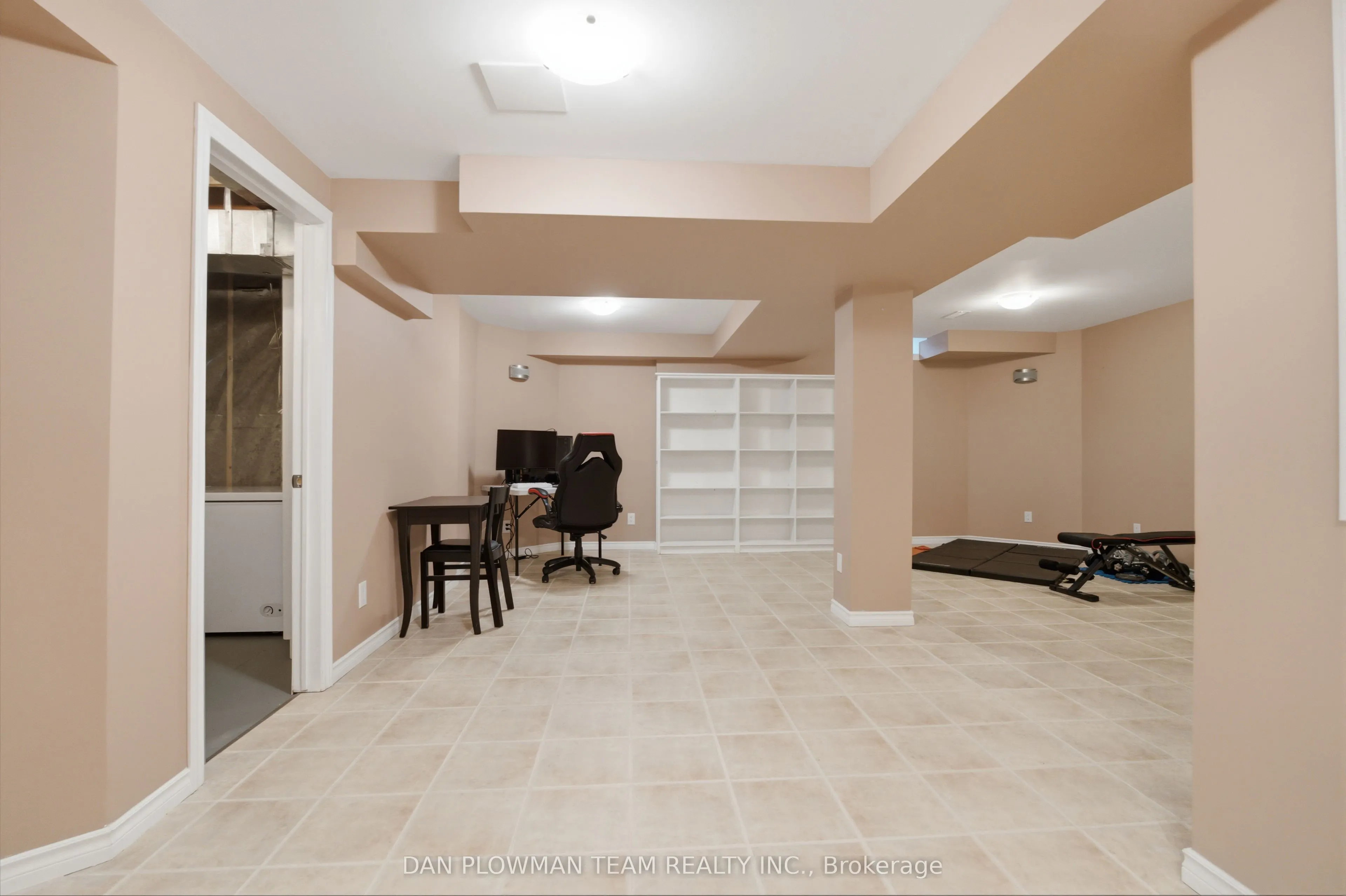 6 Saddlebrook Court