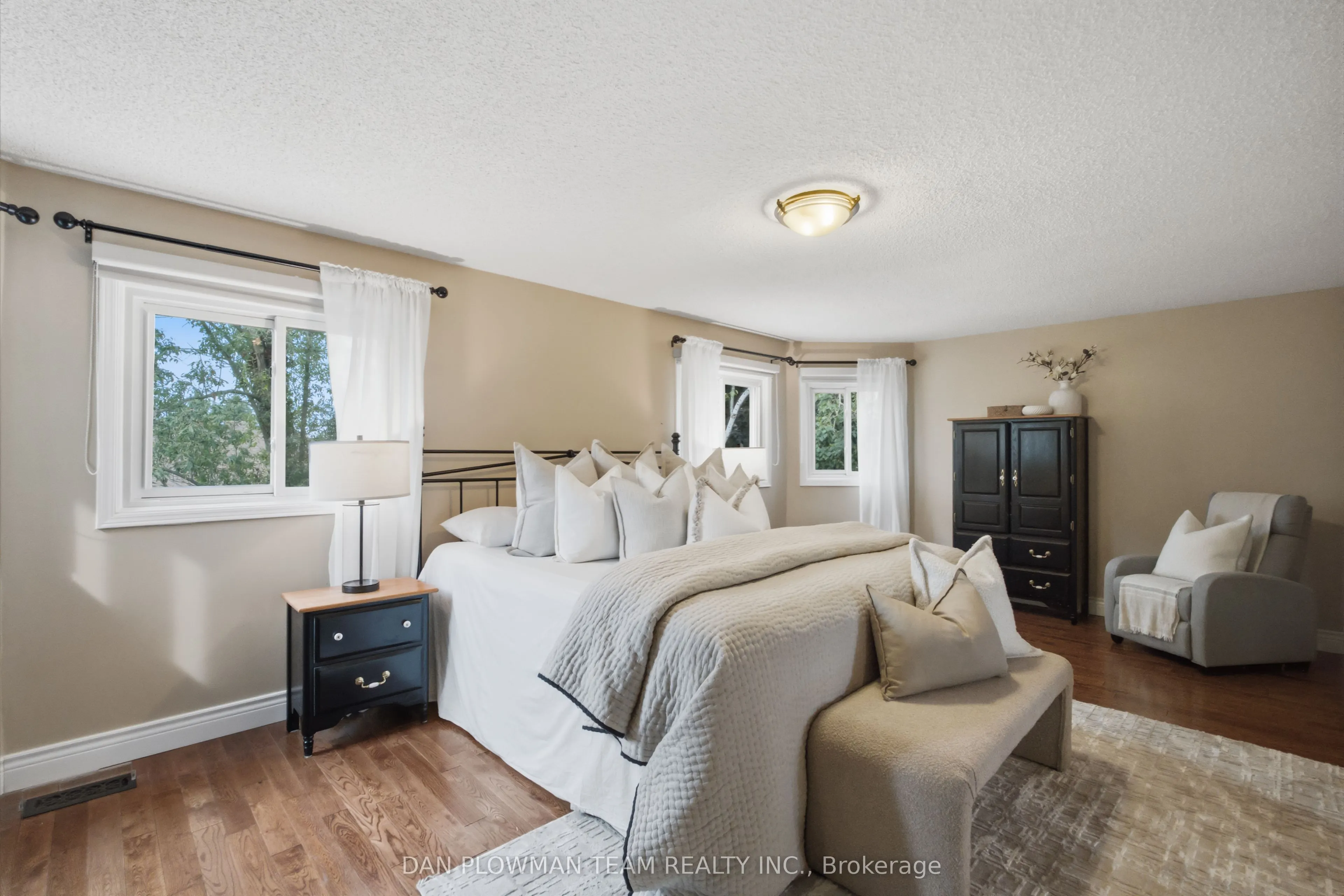 6 Saddlebrook Court