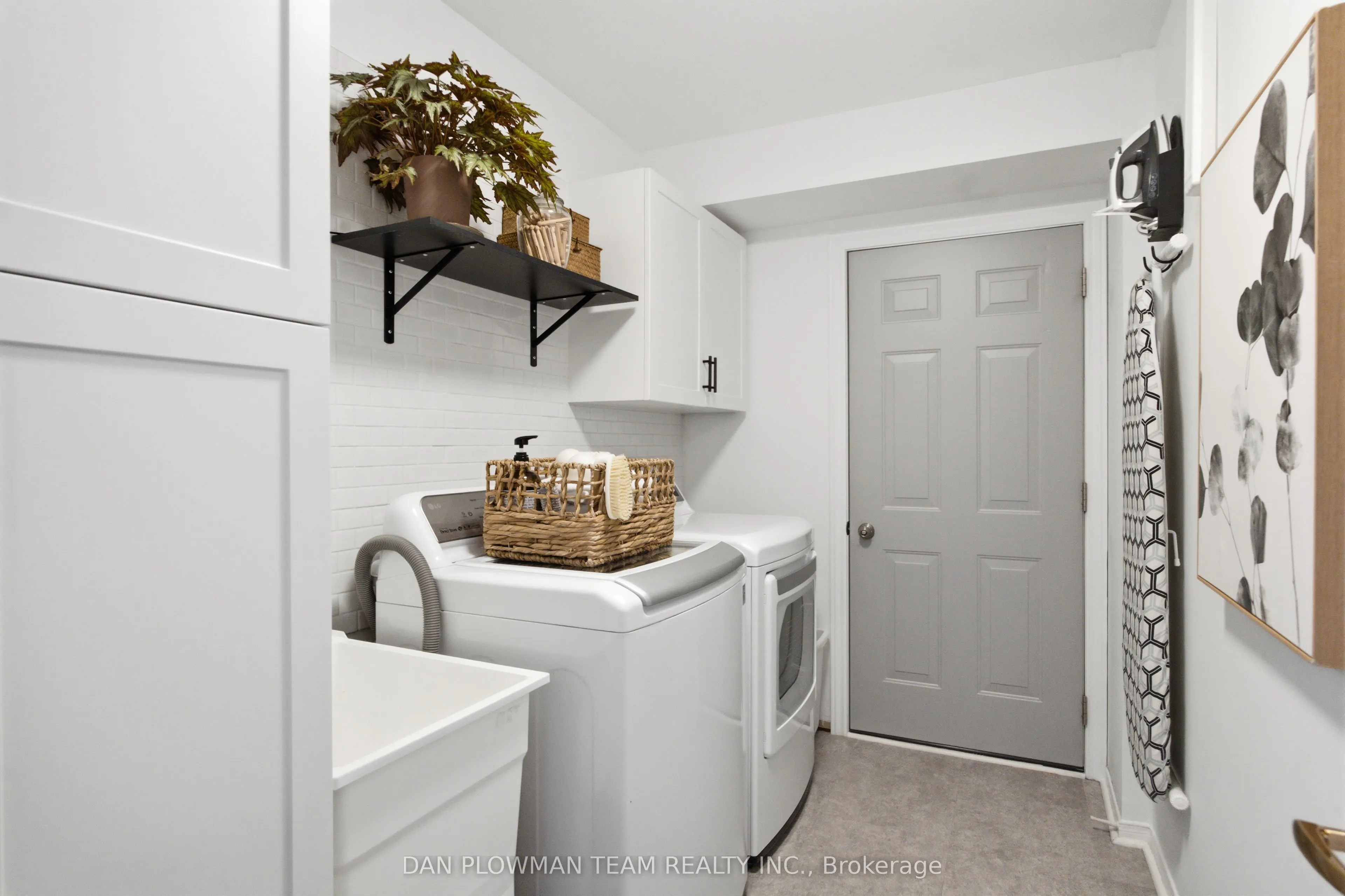 6 Saddlebrook Court