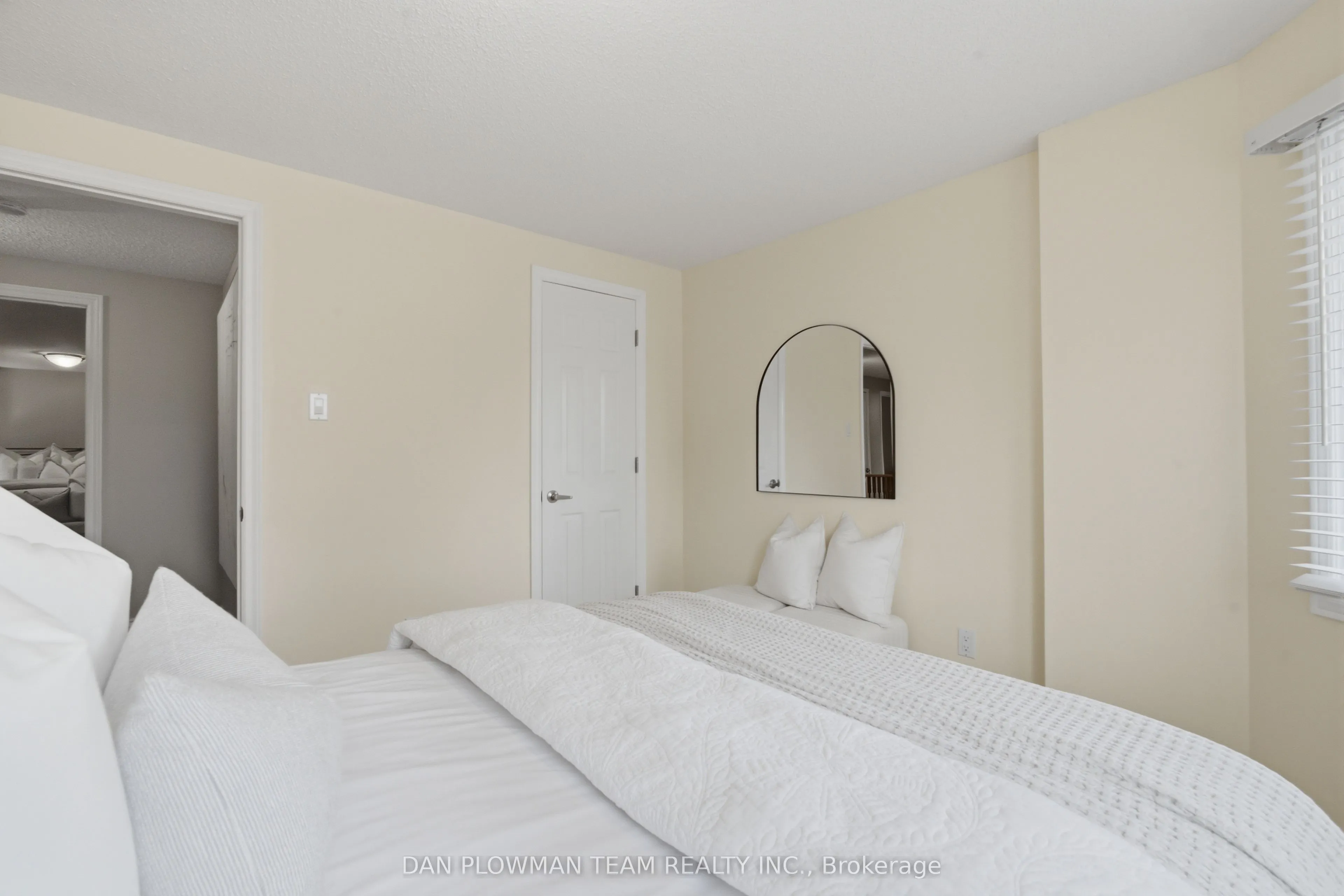 6 Saddlebrook Court