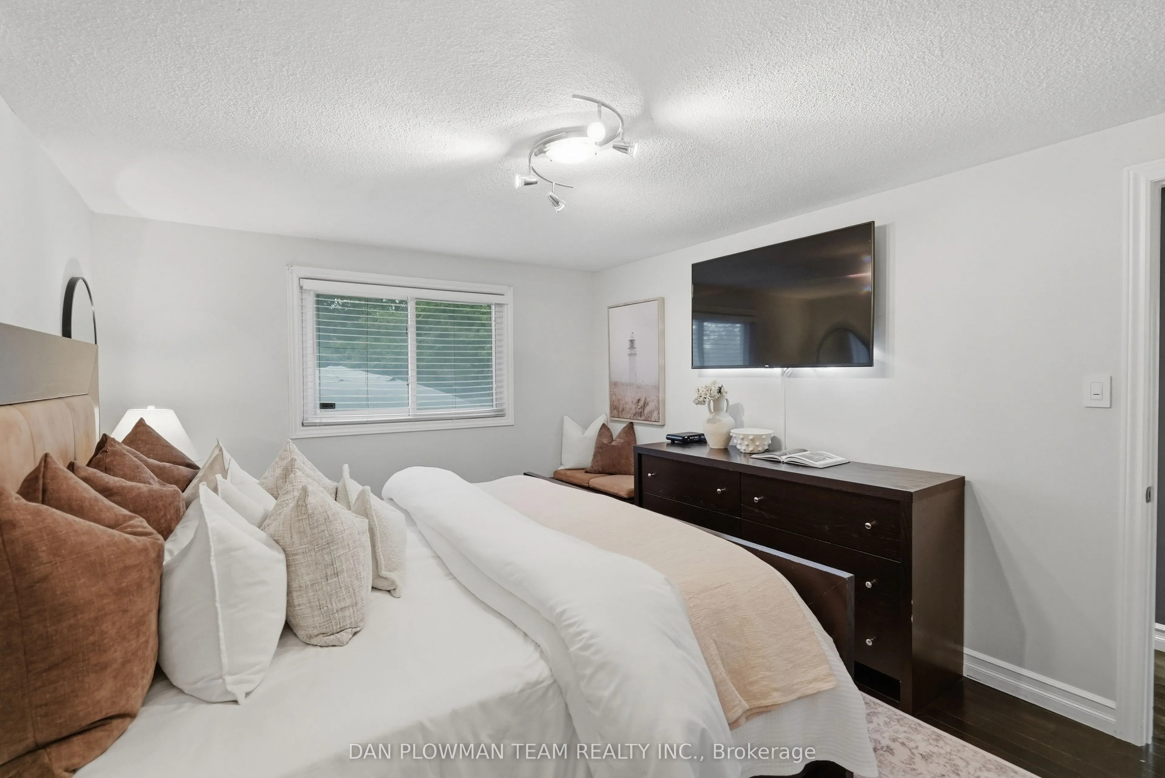 77 Hialeah Crescent