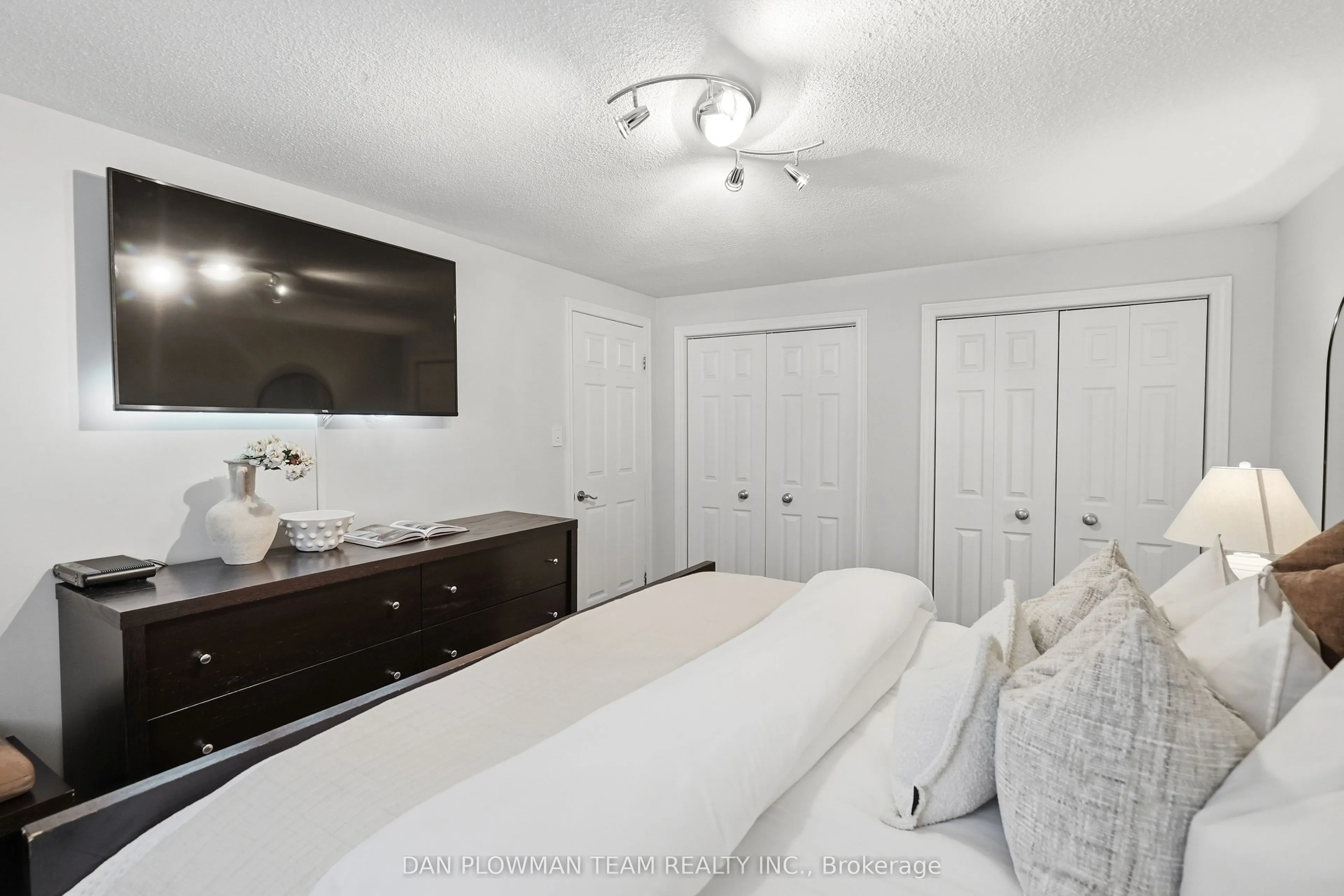 77 Hialeah Crescent