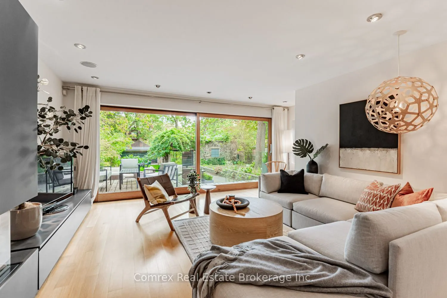 37 Victoria Park Avenue