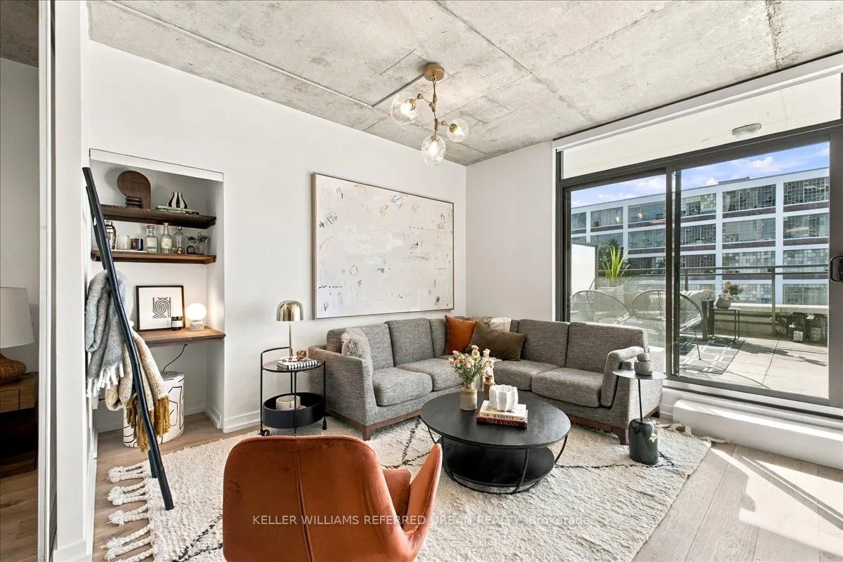 319 Carlaw Avenue #317