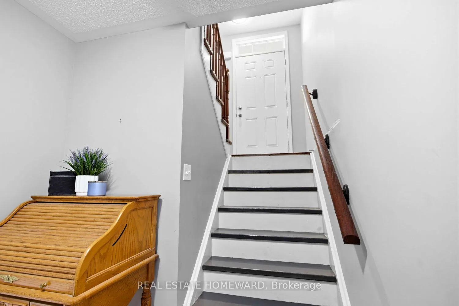 571 Longworth Avenue E #10