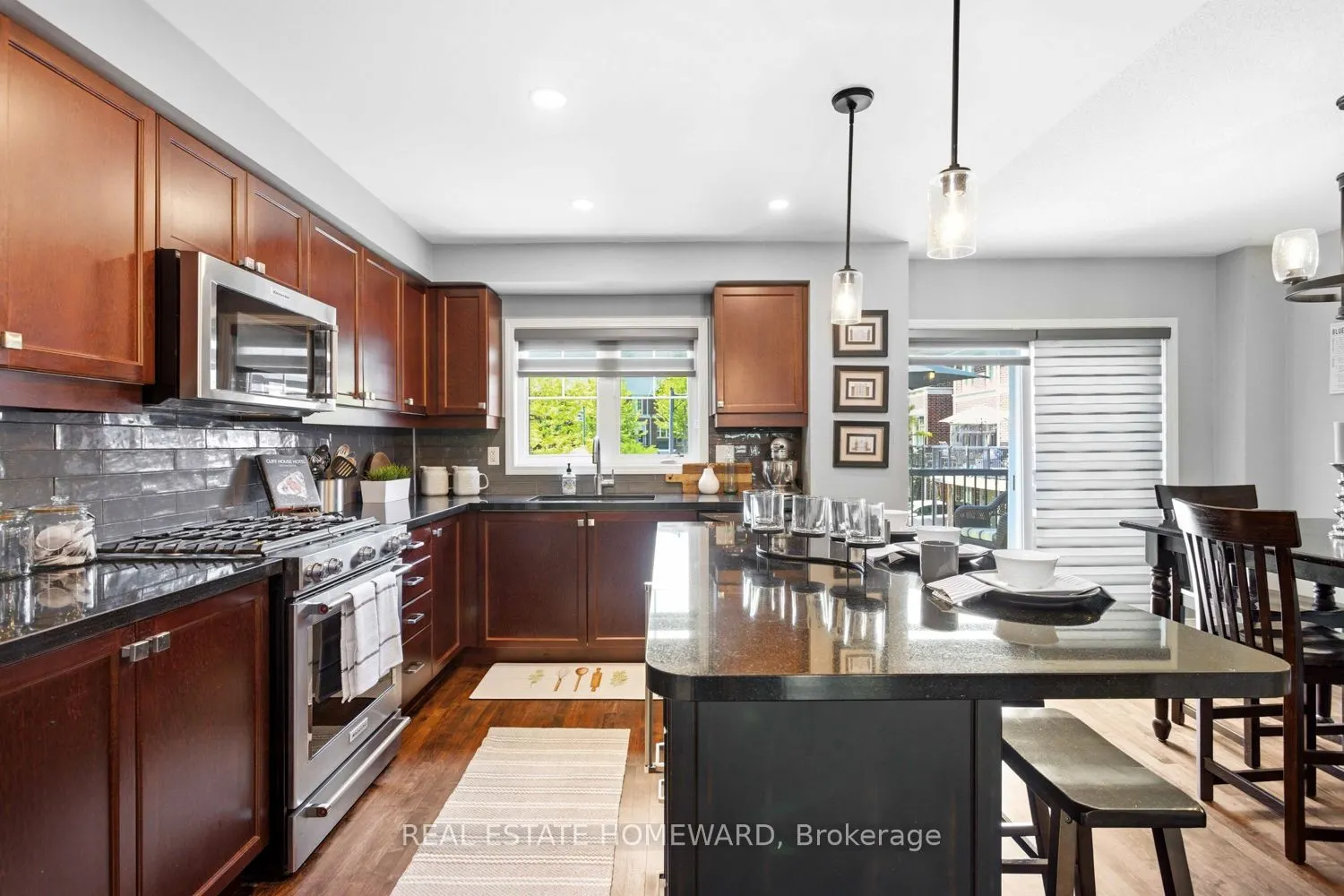 571 Longworth Avenue E #10