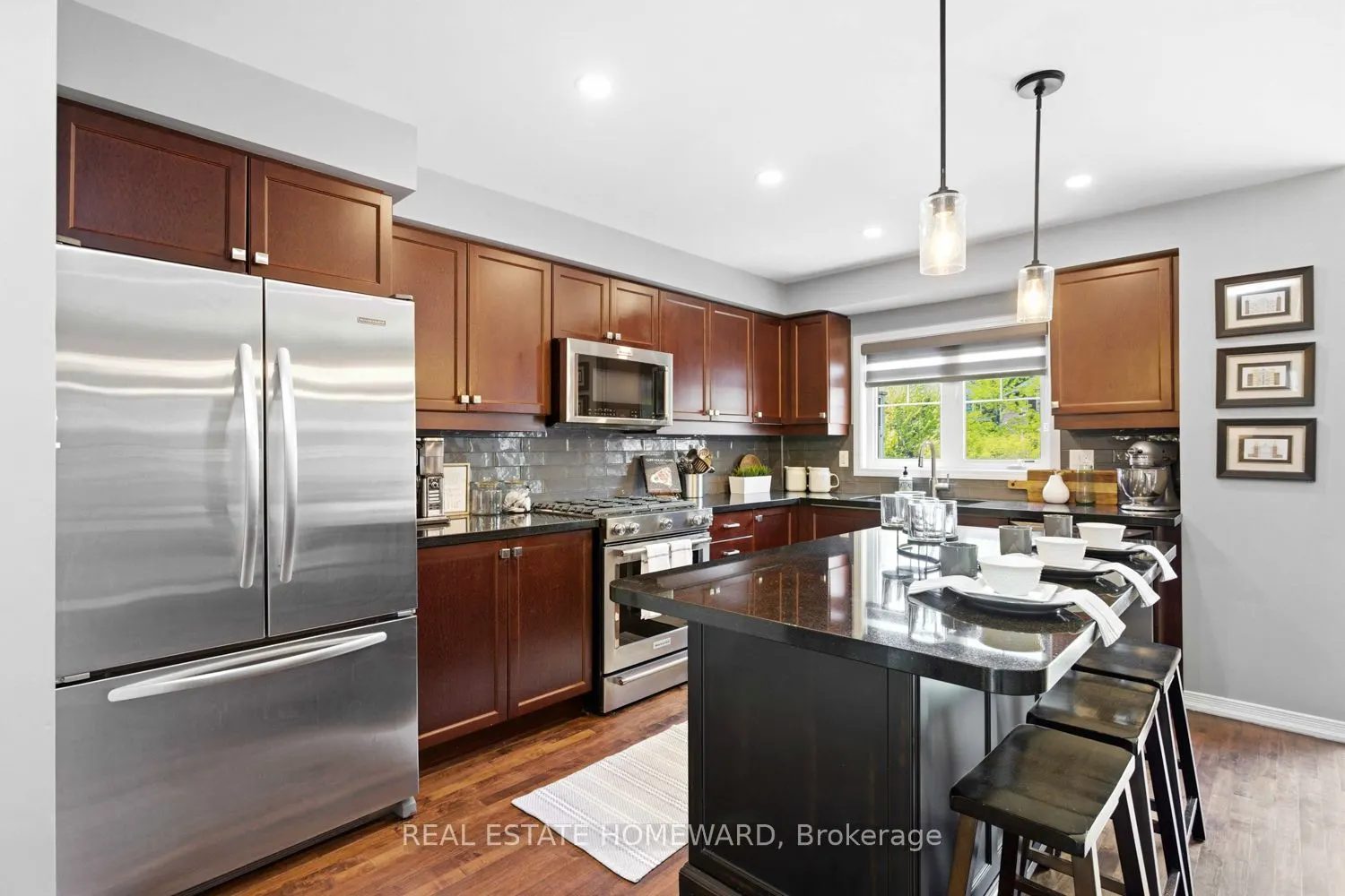 571 Longworth Avenue E #10