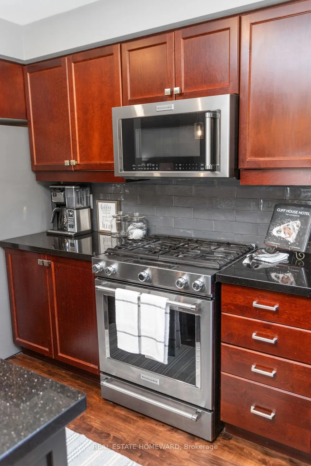 571 Longworth Avenue E #10