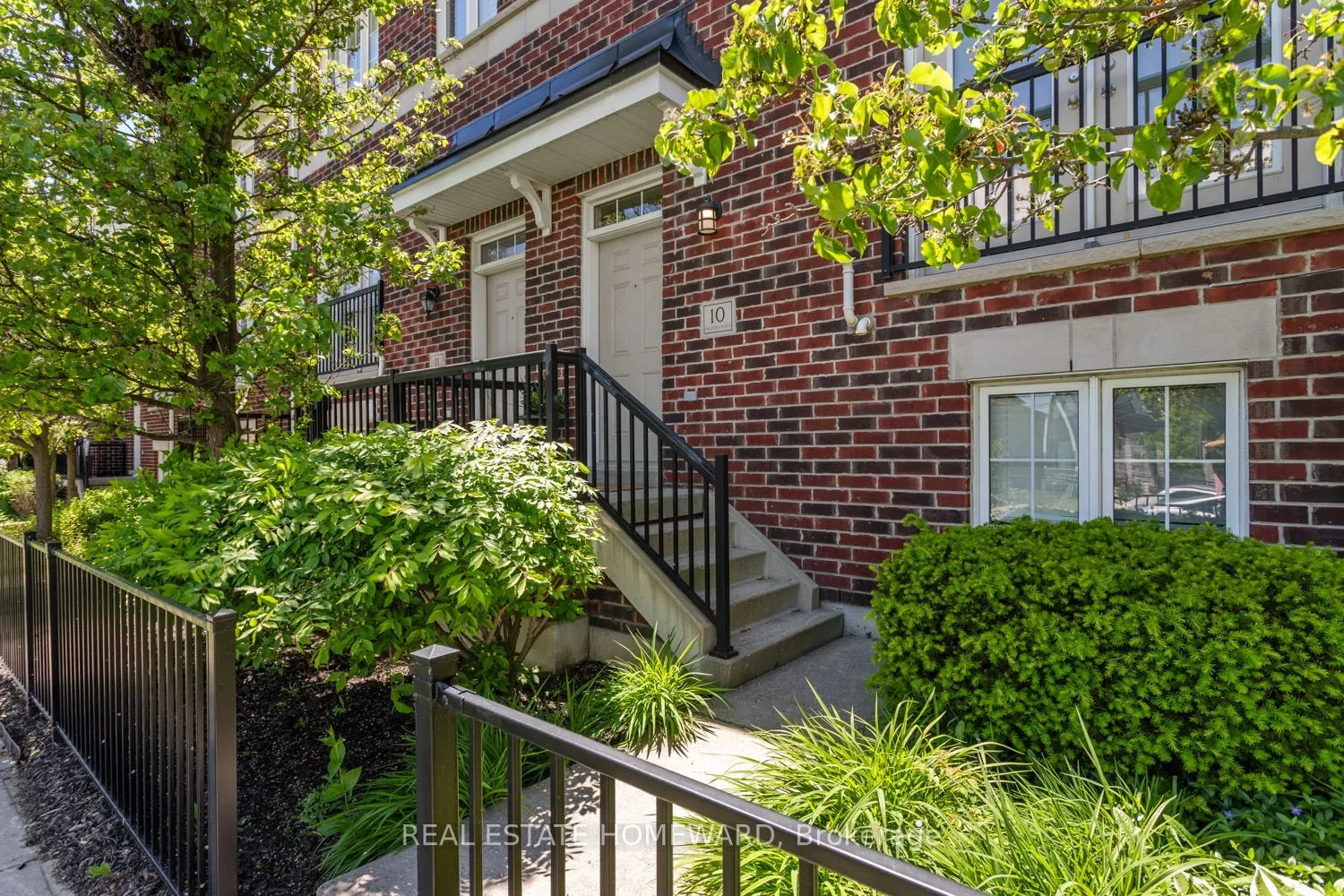 571 Longworth Avenue E #10