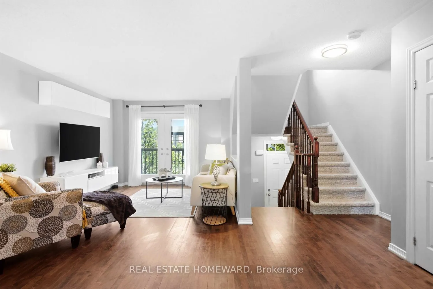571 Longworth Avenue E #10