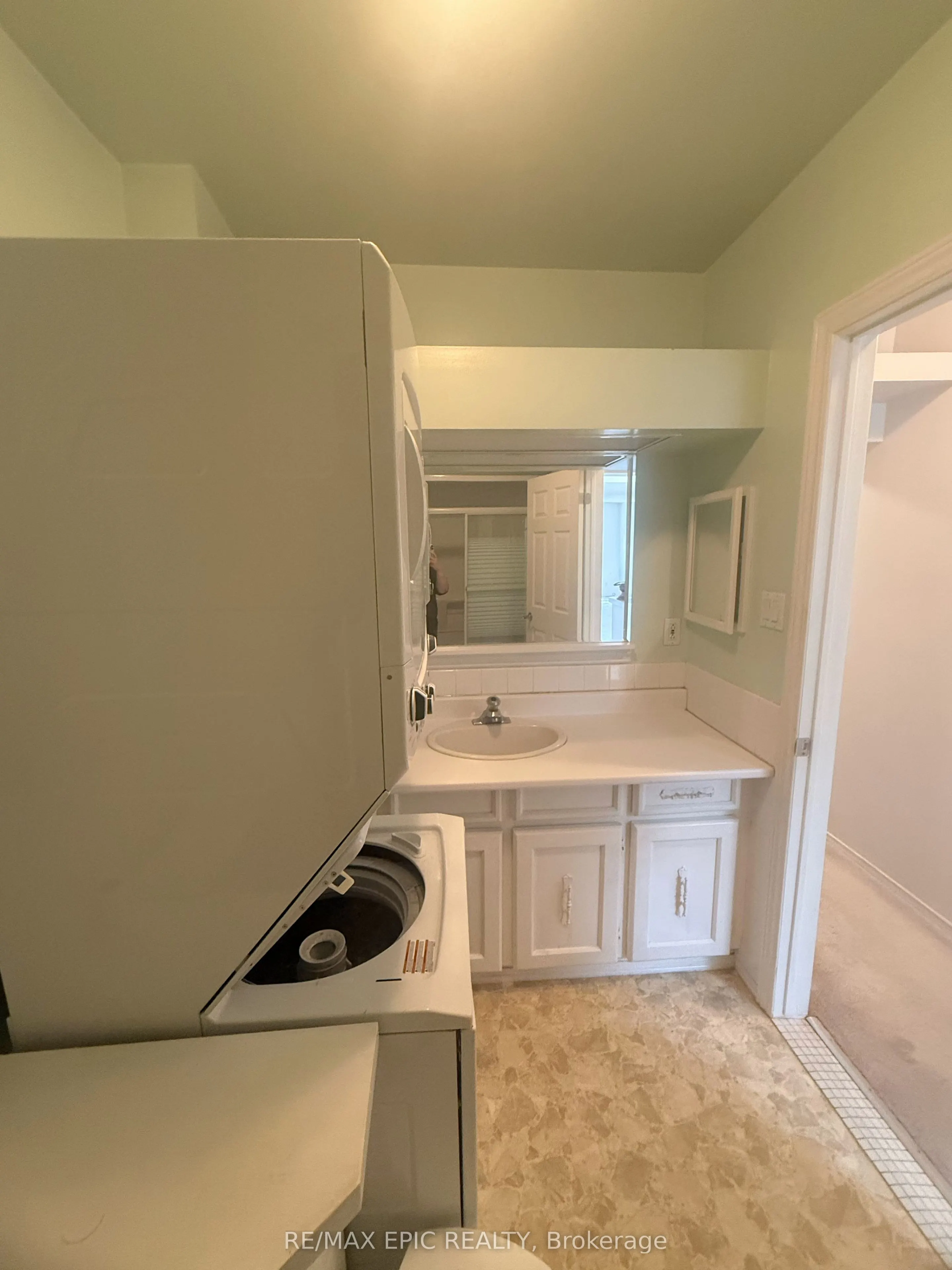 1044 Kingston Road #Upper/2nd Floor