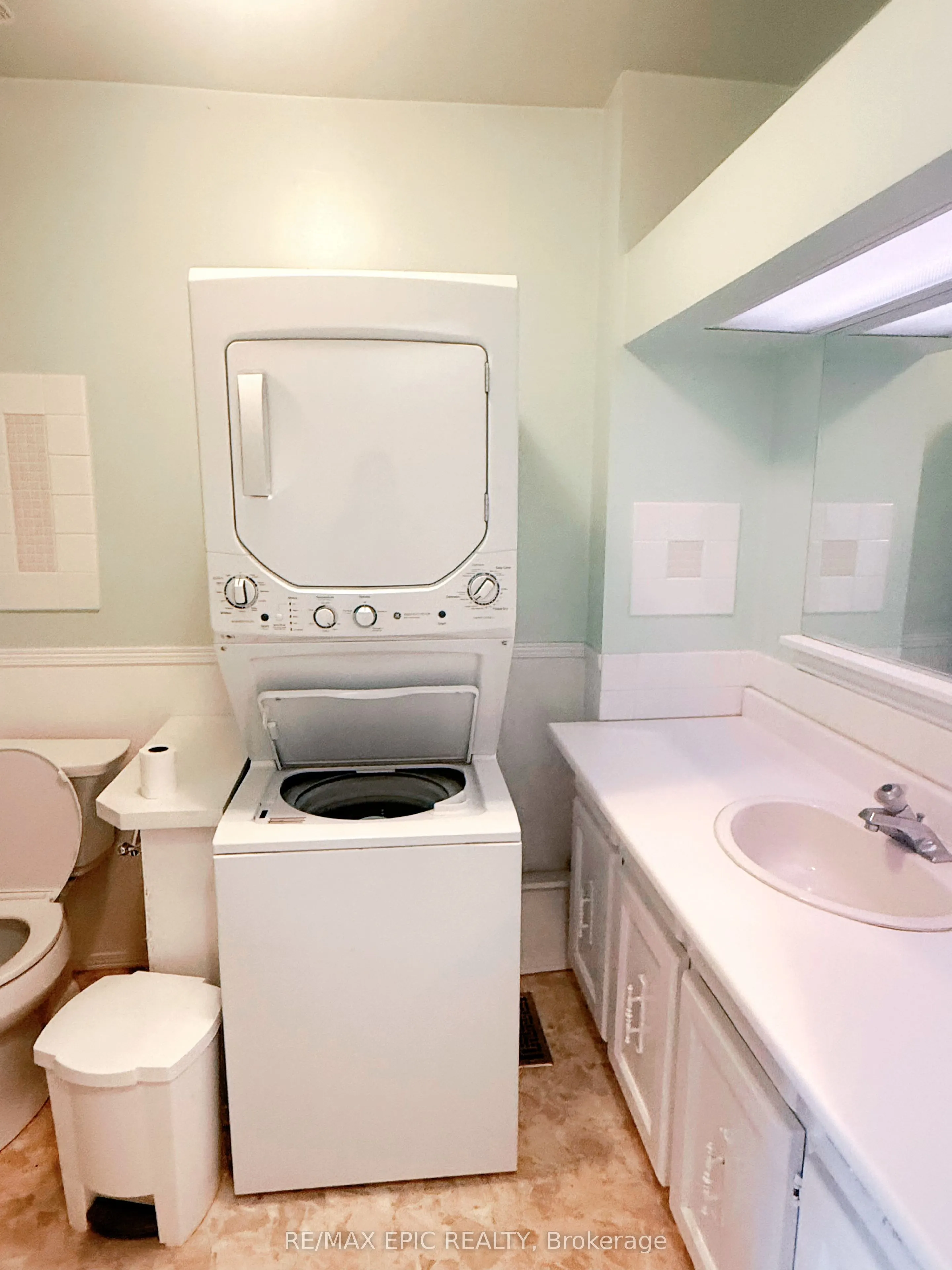 1044 Kingston Road #Upper/2nd Floor