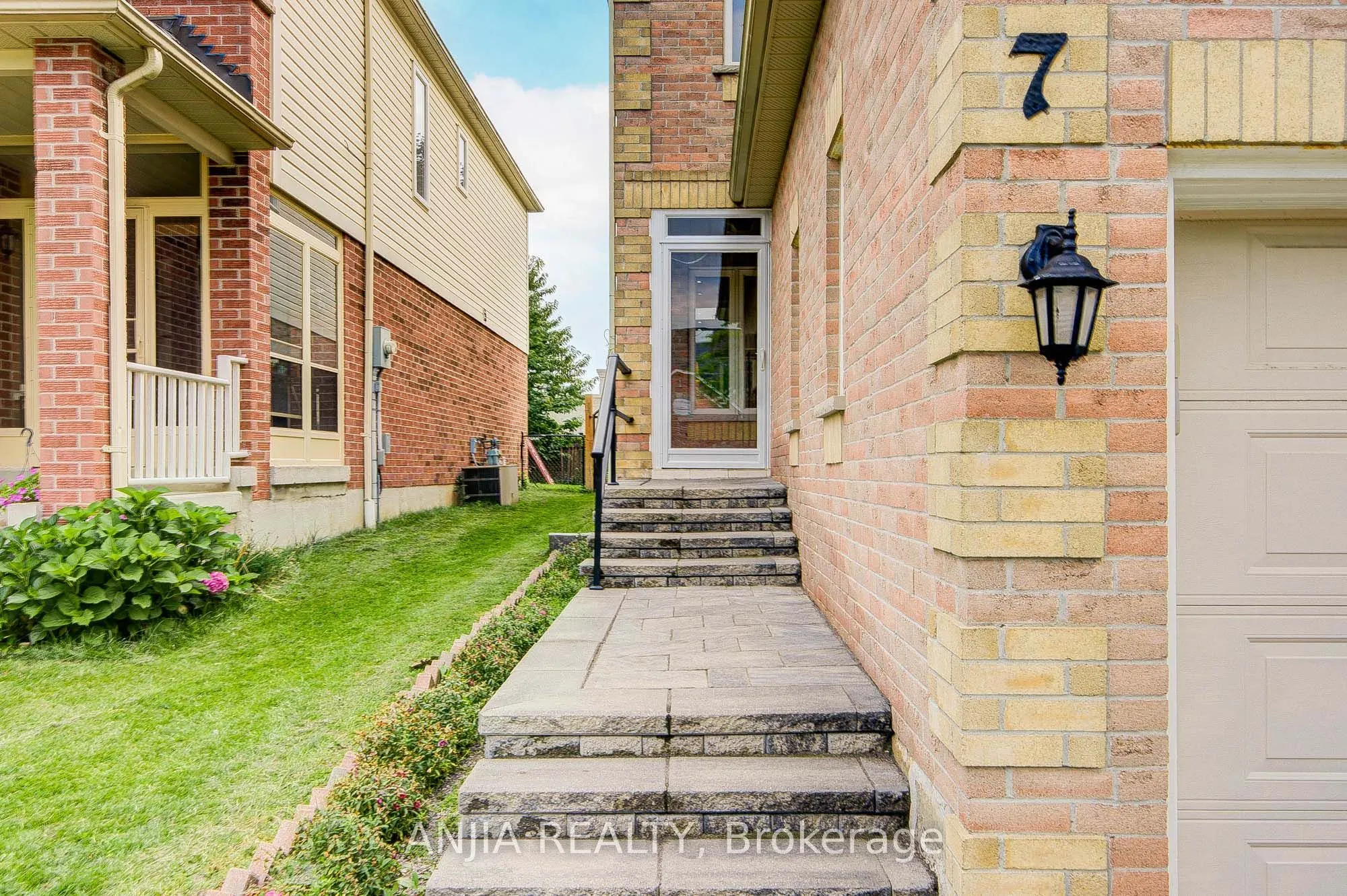 7 Allayden Drive