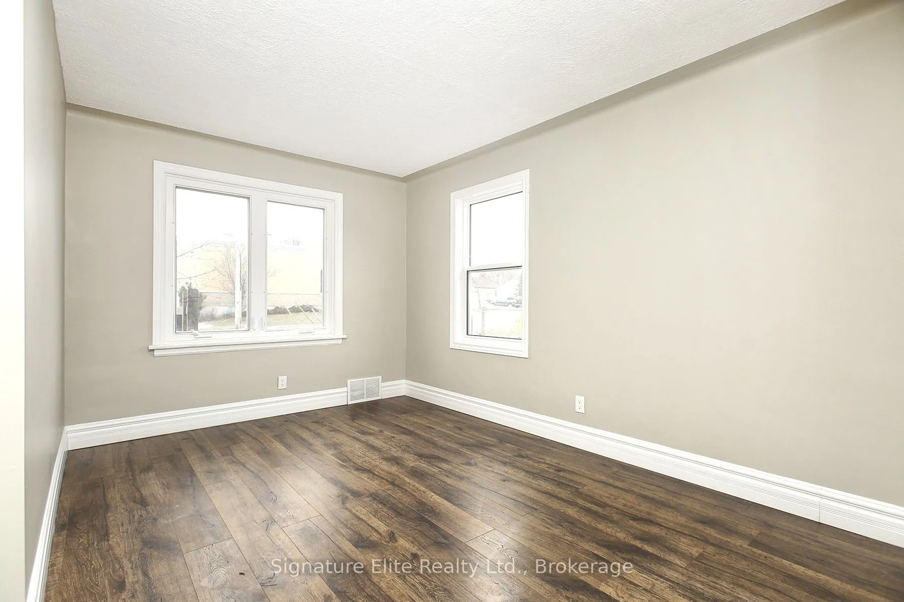 254 Hibbert Avenue #Upper