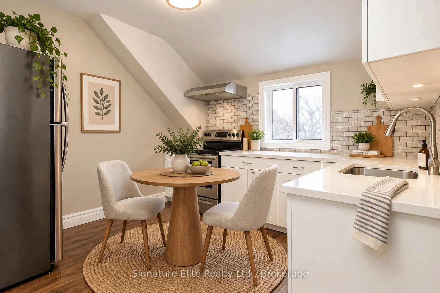 254 Hibbert Avenue #Upper