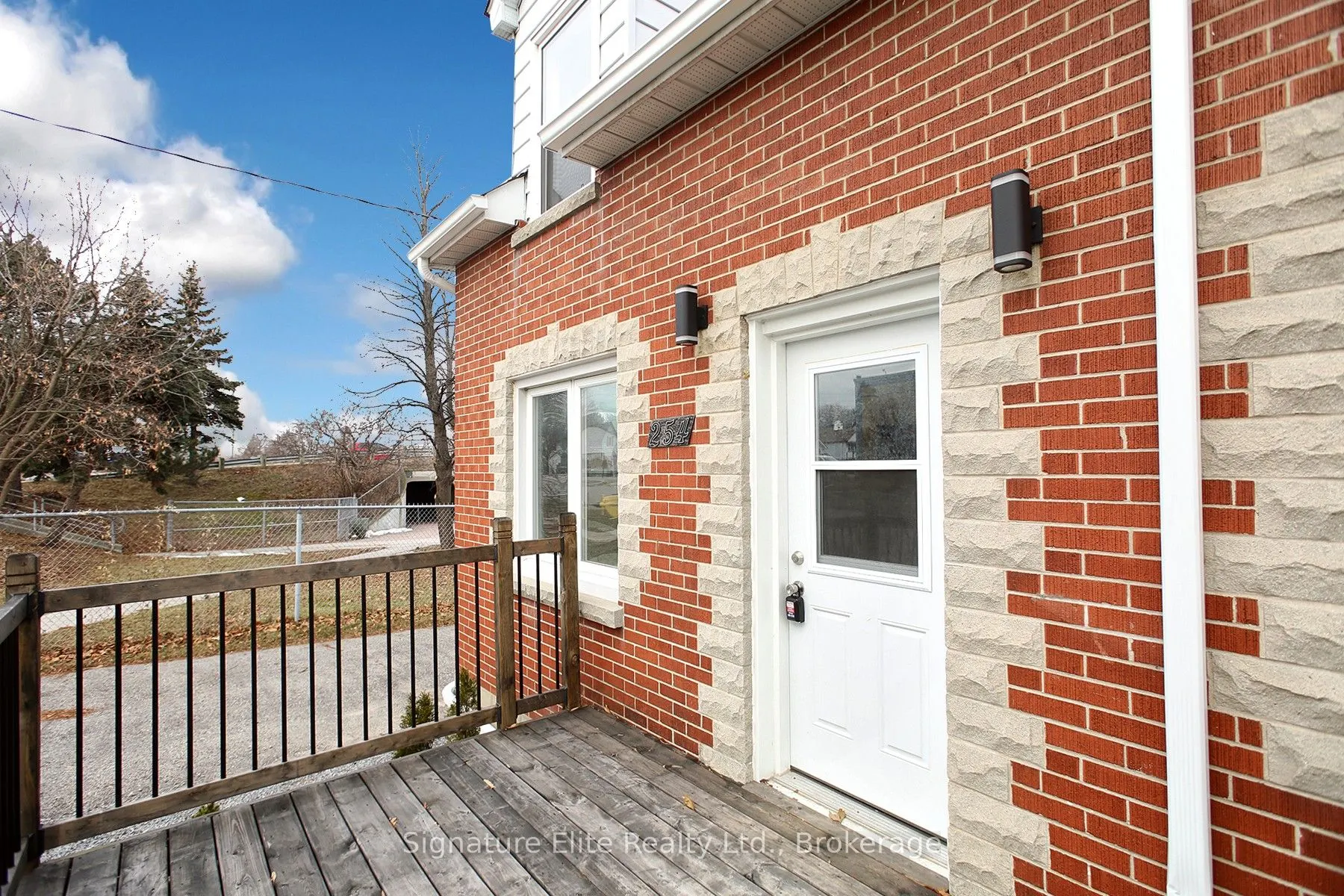 254 Hibbert Avenue #Upper