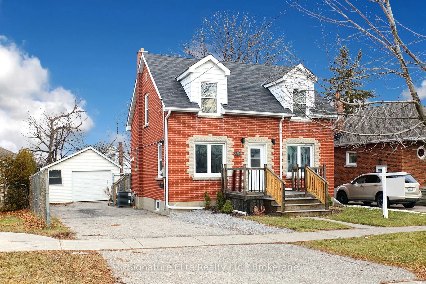 254 Hibbert Avenue #Upper