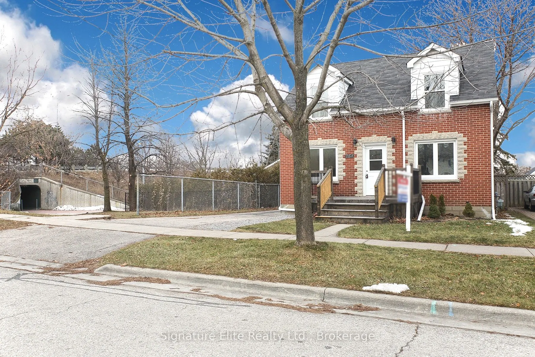 254 Hibbert Avenue #Upper