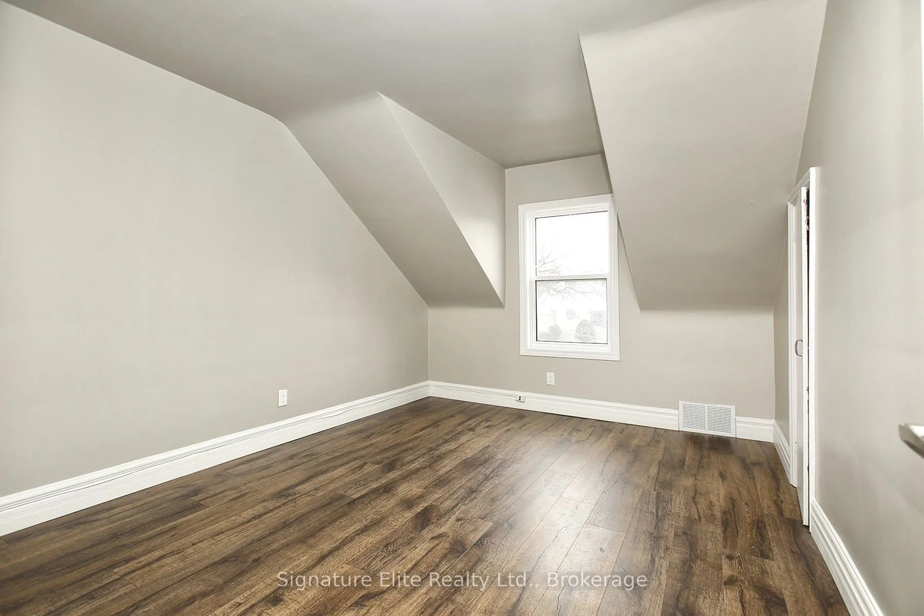 254 Hibbert Avenue #Upper