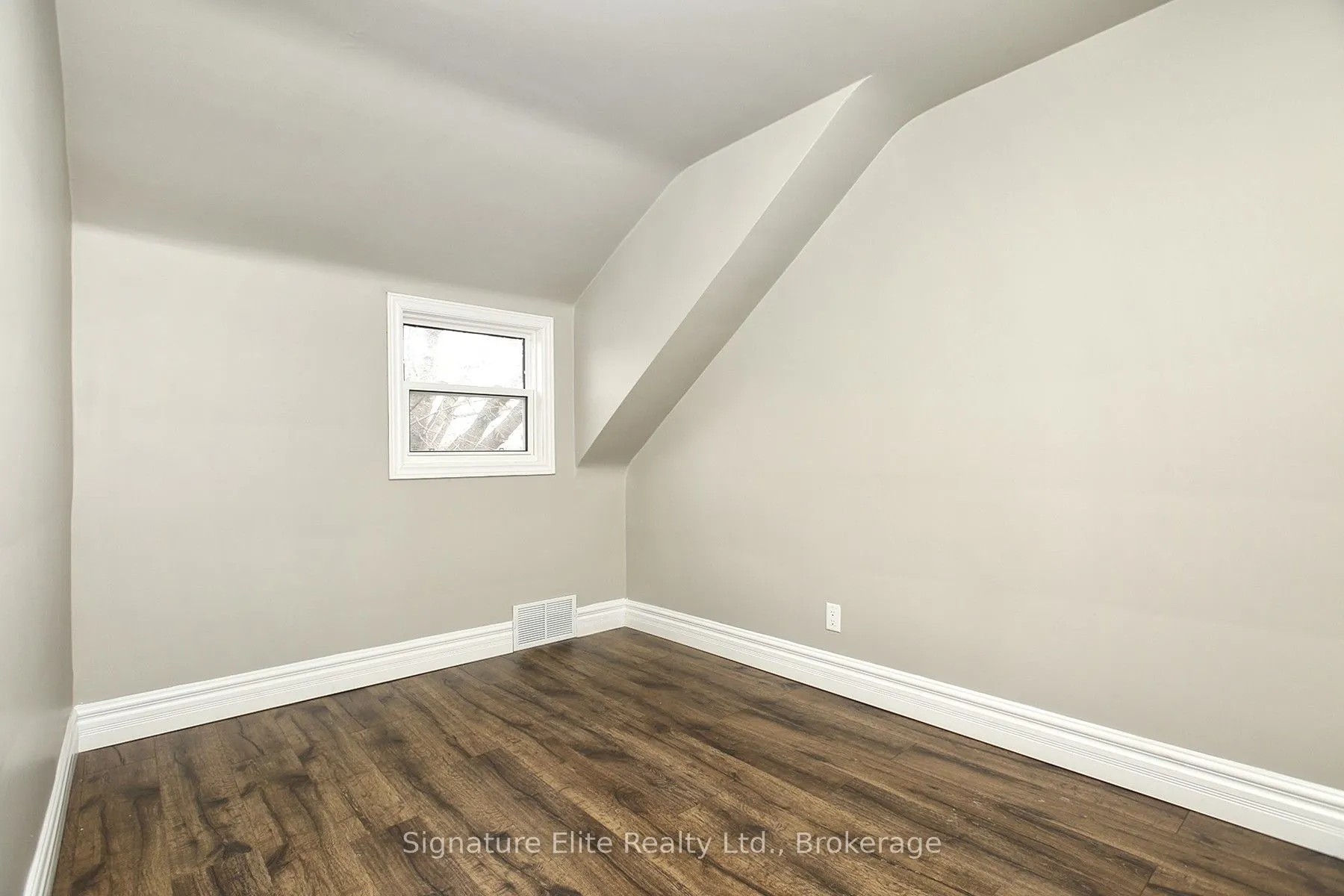 254 Hibbert Avenue #Upper