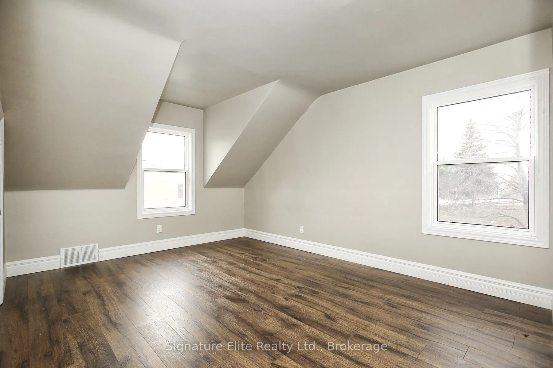 254 Hibbert Avenue #Upper