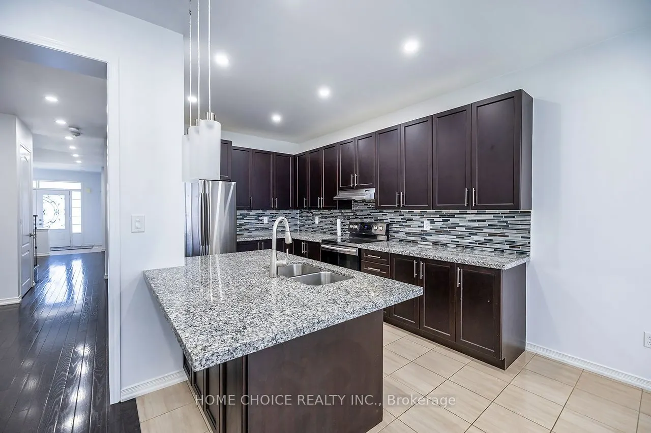 427 WINDSFIELDS FARM Drive W