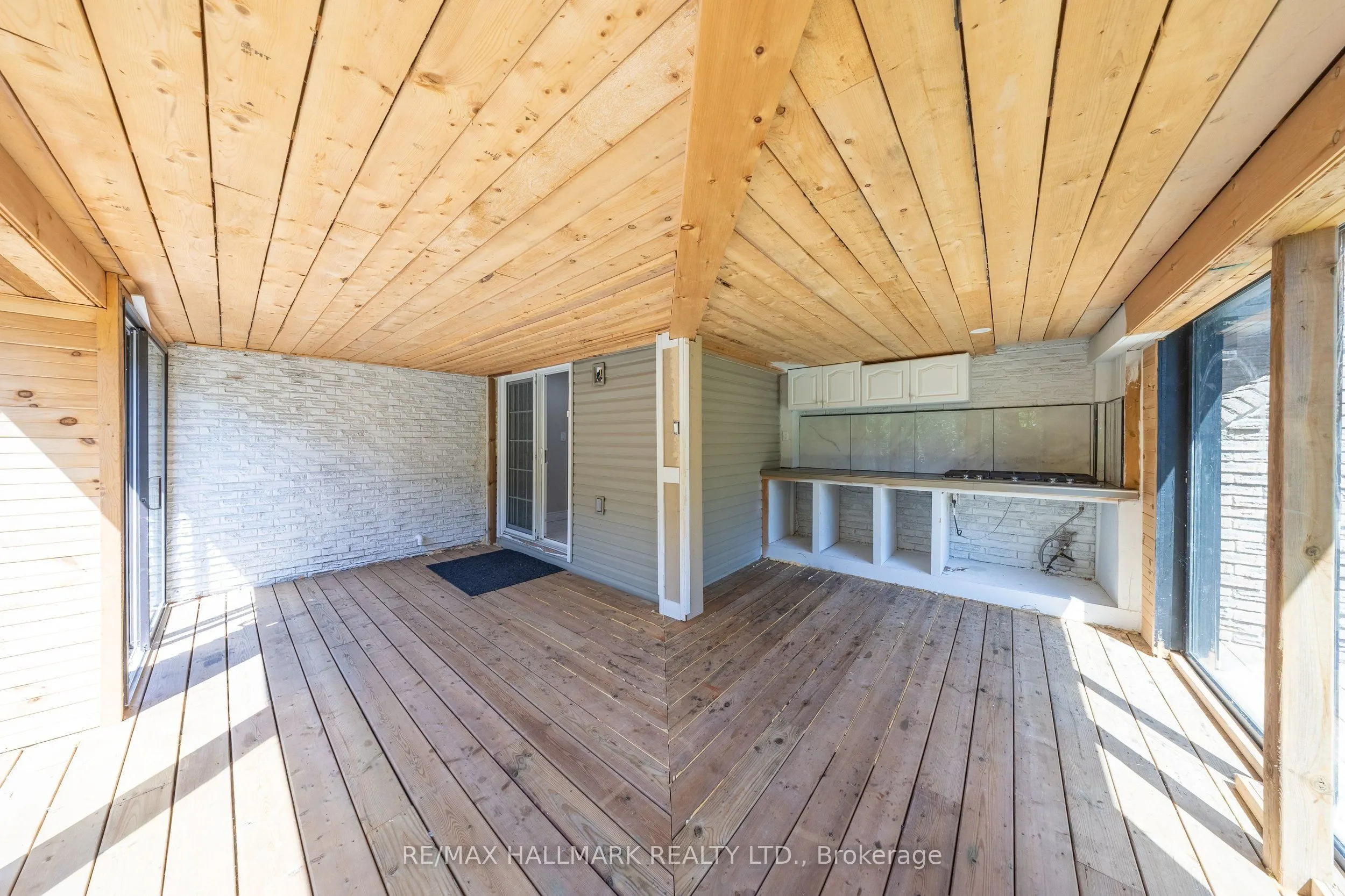 109 Thickson Road S