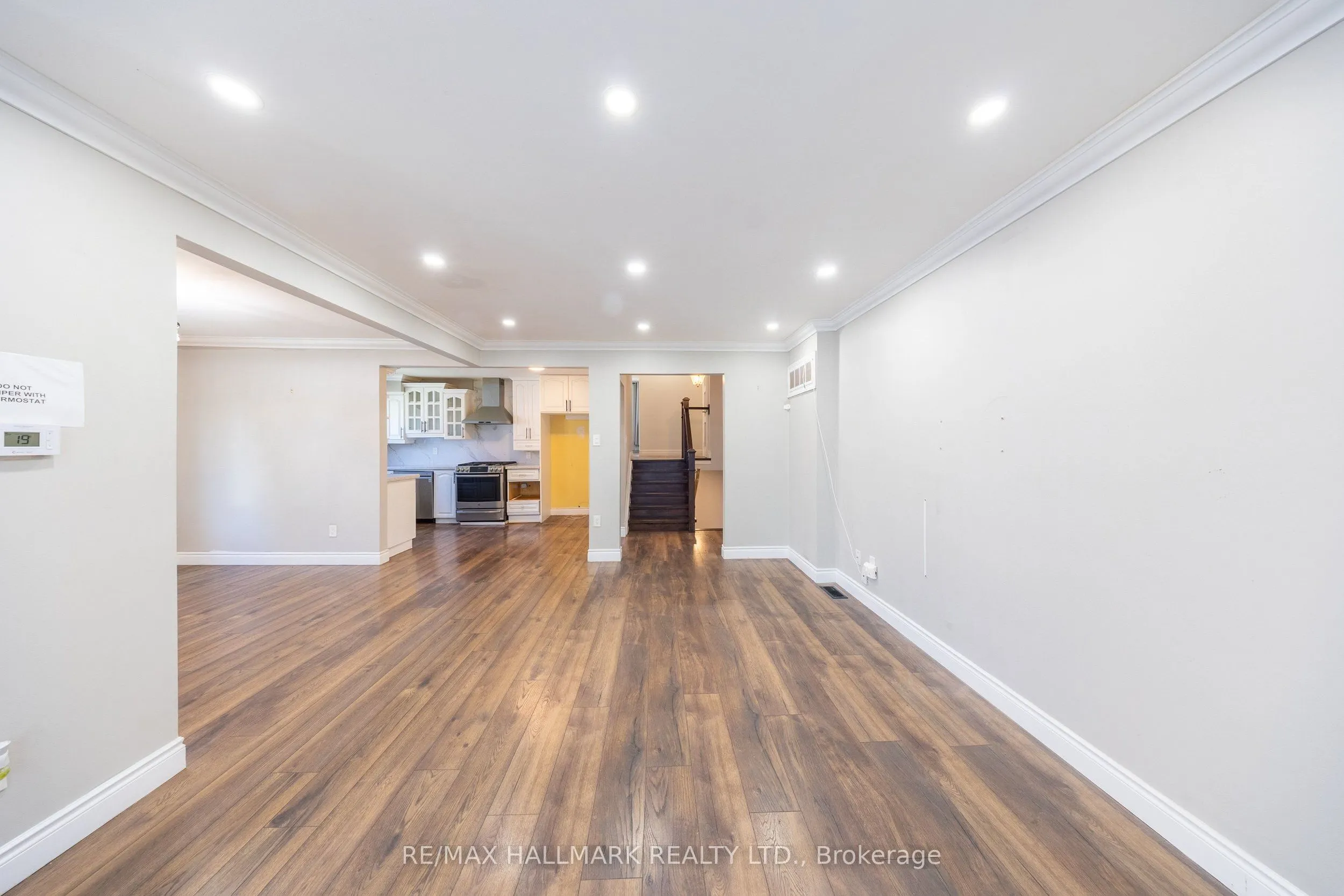 109 Thickson Road S