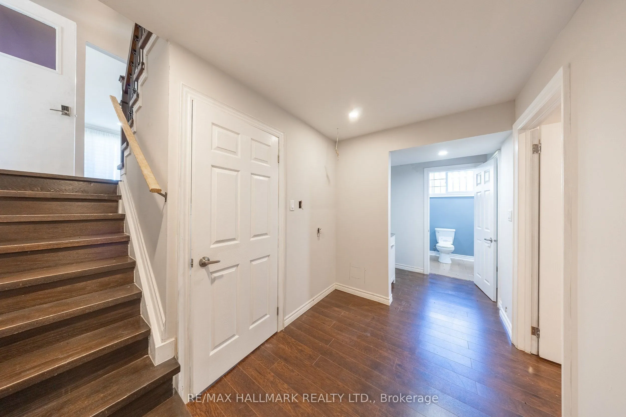 109 Thickson Road S