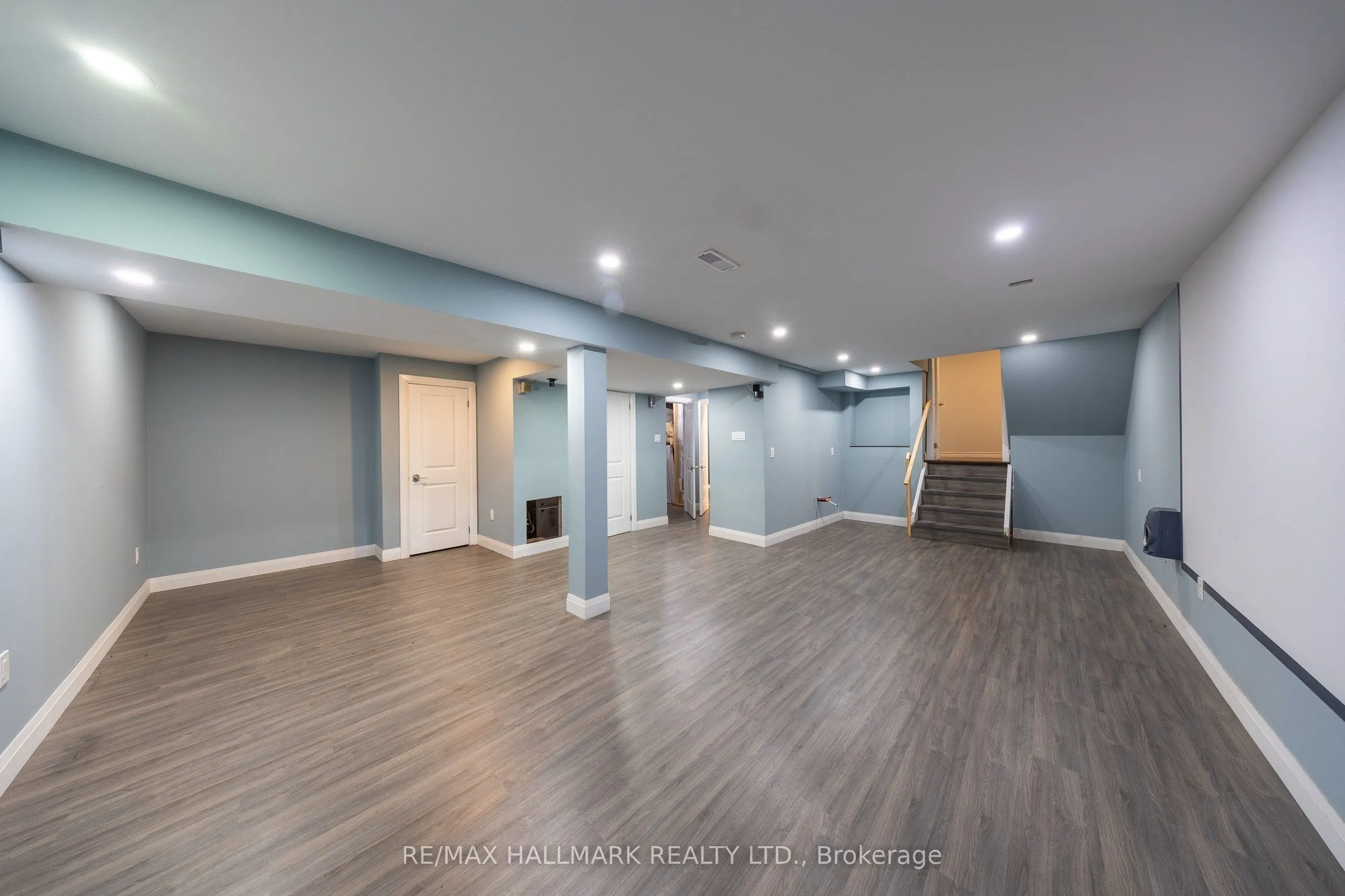 109 Thickson Road S